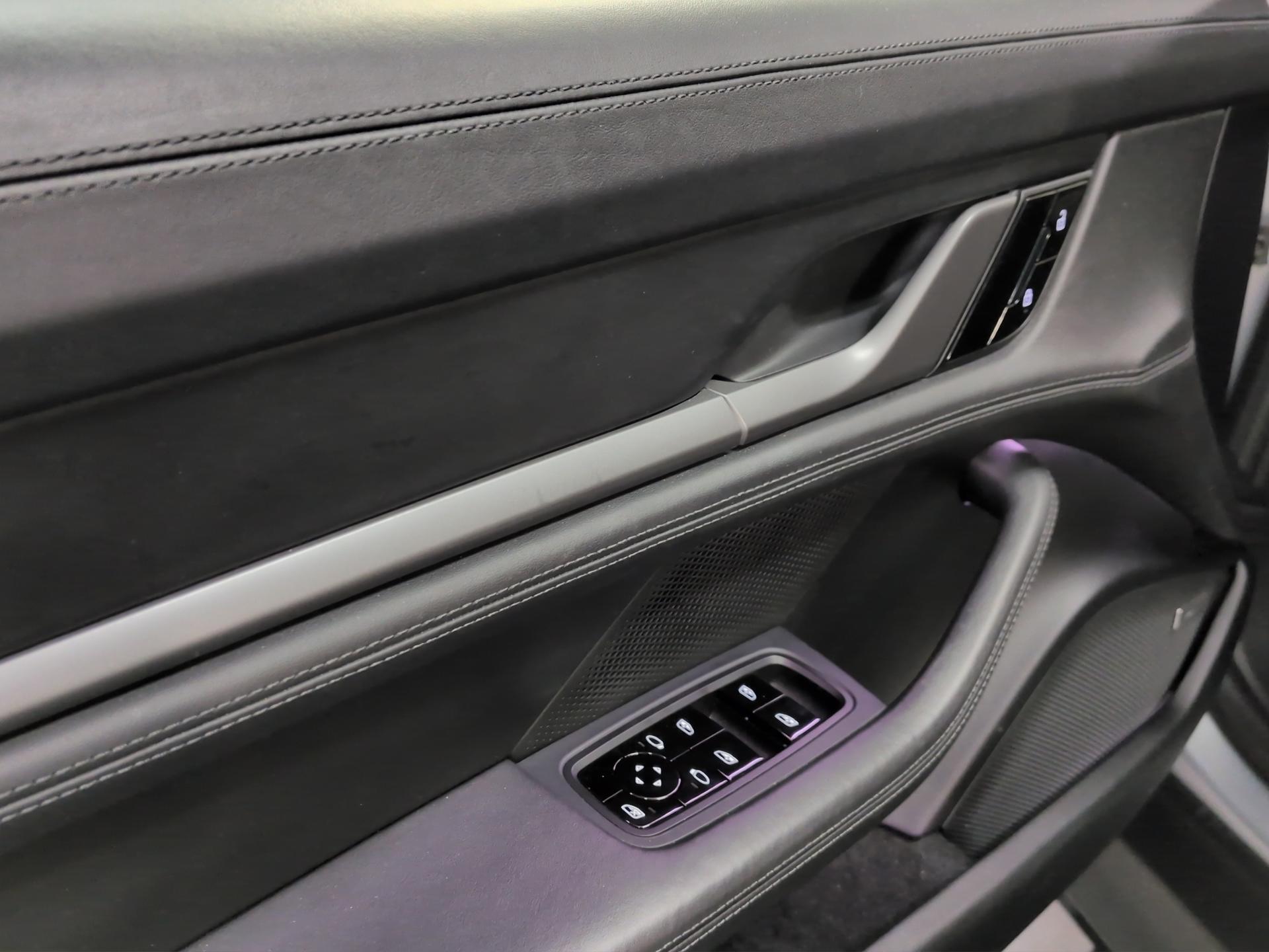 PORSCHE Taycan 4S-image-21