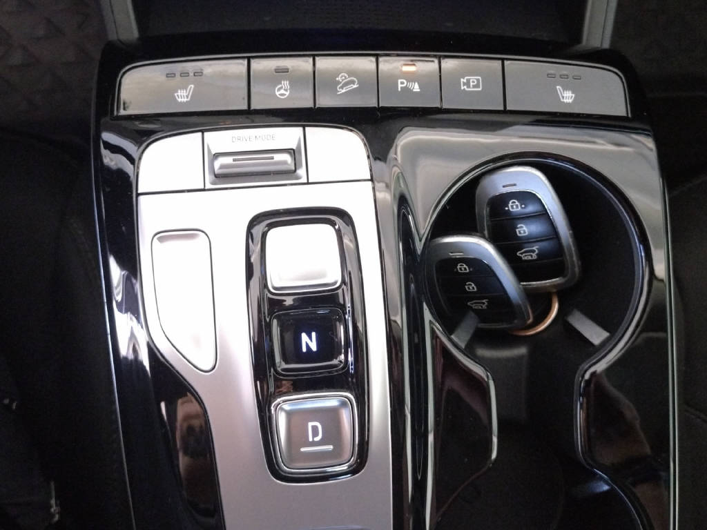 HYUNDAI TUCSON 1.6 T-GDi Hybrid Amplia 2WD-image-19