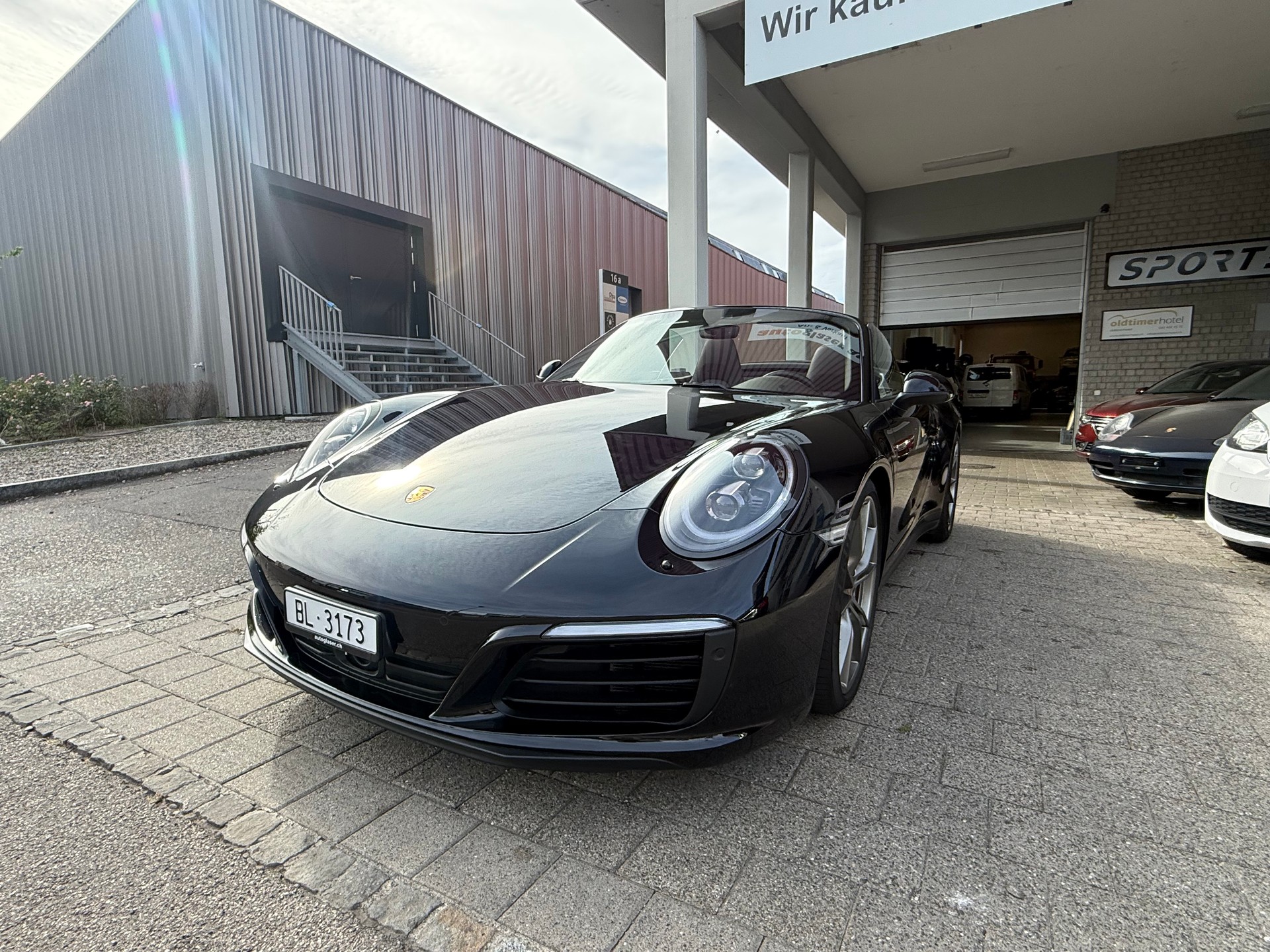 PORSCHE 911 Carrera 4S Cabrio PDK-showroom-element-3