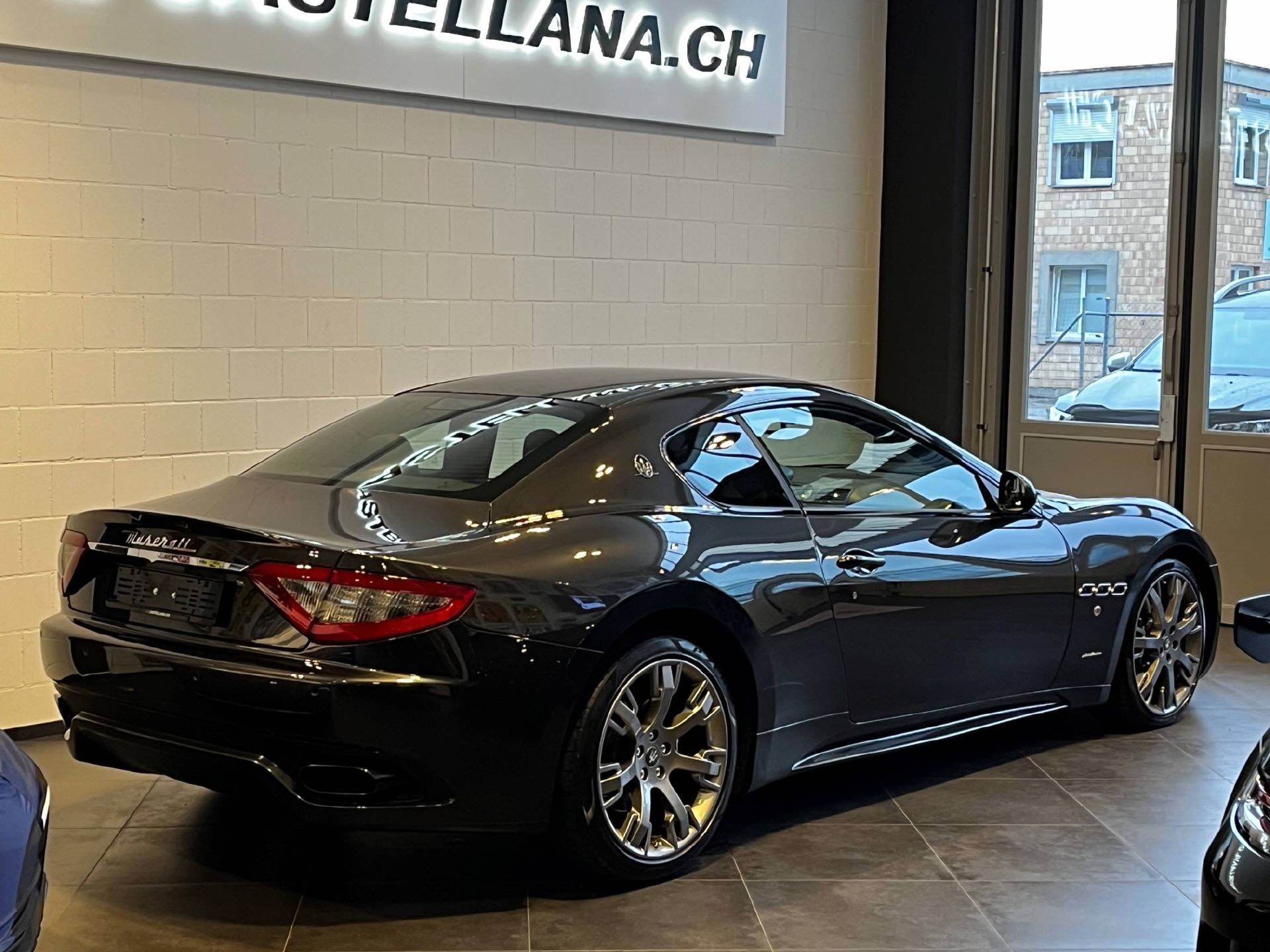 MASERATI Granturismo 4.7 V8 Sport-showroom-element-3