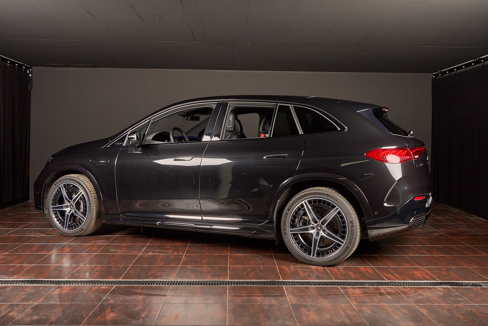 MERCEDES-BENZ EQE SUV AMG 43 4Matic Executive Edition-image-11