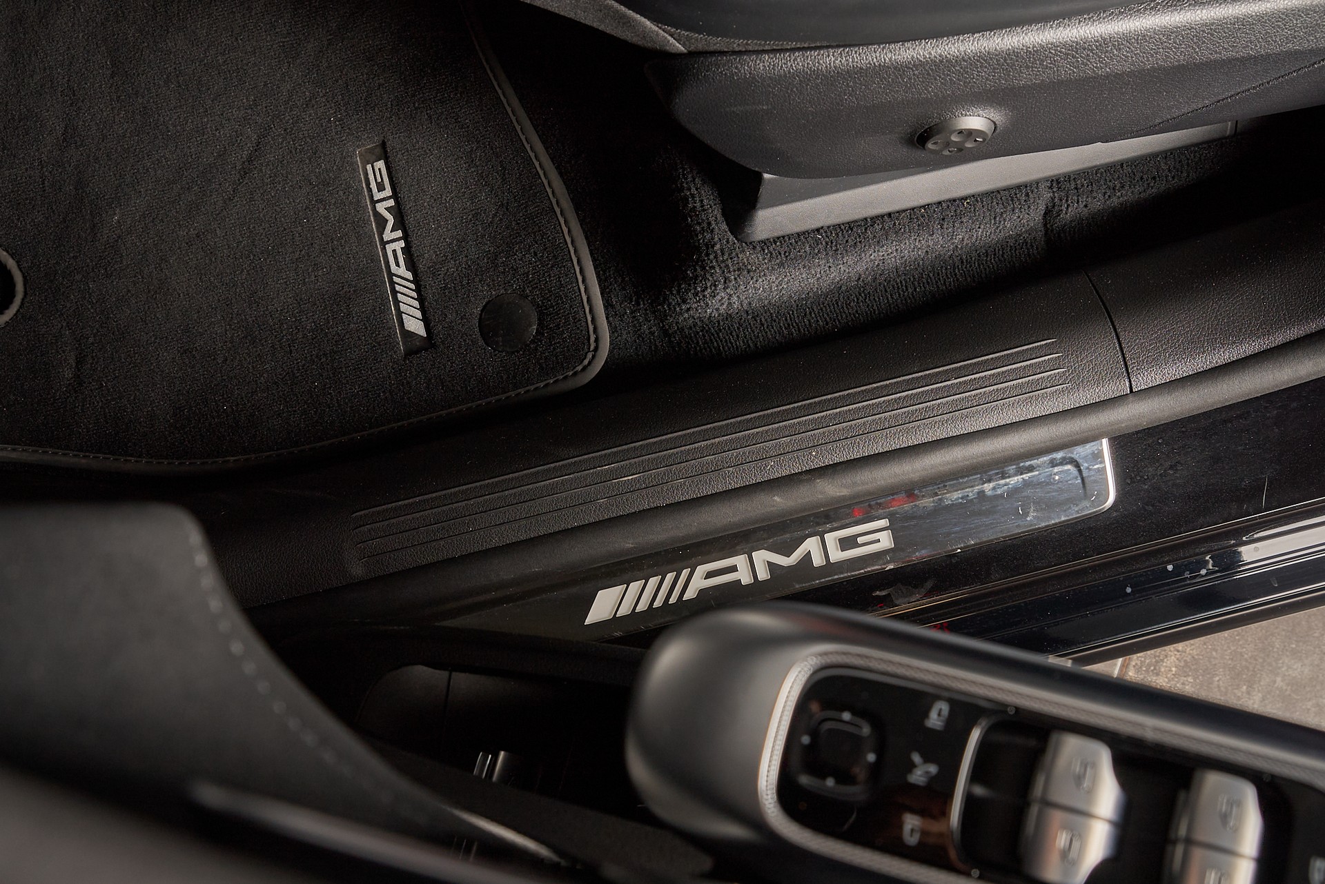 MERCEDES-BENZ EQE SUV AMG 43 4Matic Executive Edition-image-4