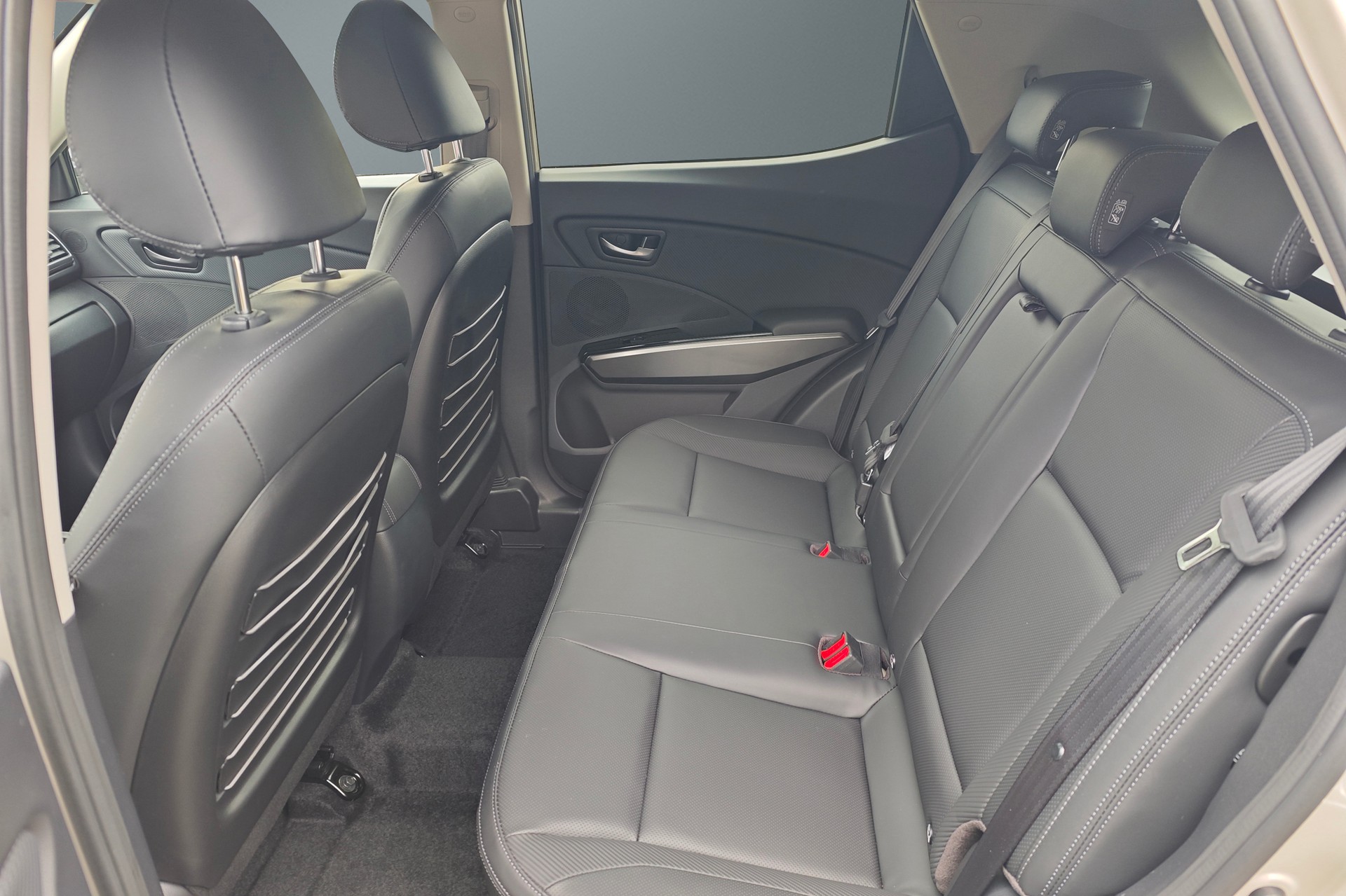 KGM-SsangYong Tivoli 1.5 T GDI Titanium 4WD Automat-image-13