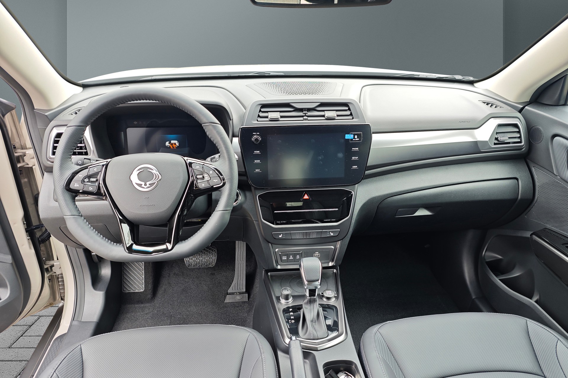KGM-SsangYong Tivoli 1.5 T GDI Titanium 4WD Automat-image-8