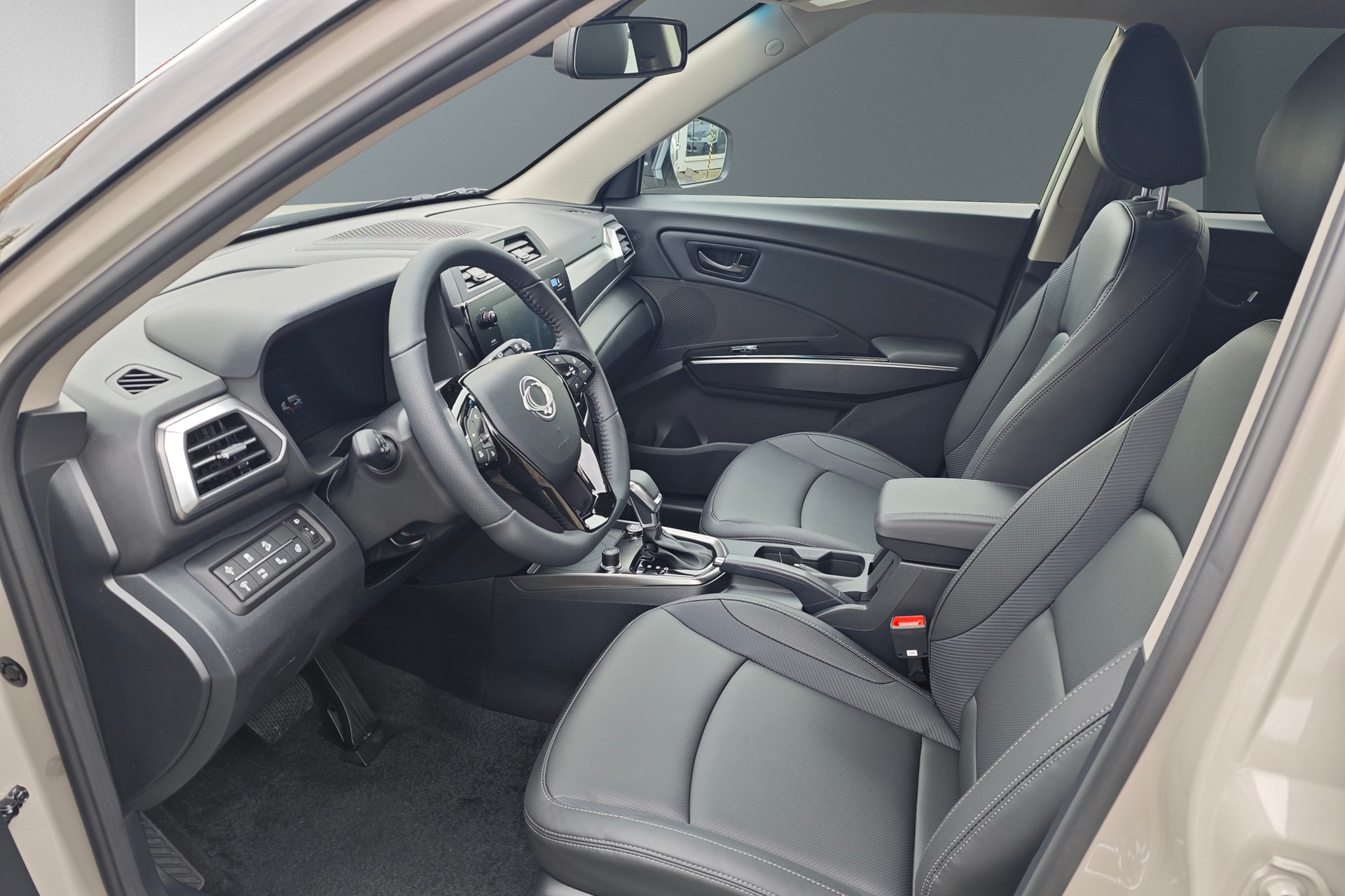 KGM-SsangYong Tivoli 1.5 T GDI Titanium 4WD Automat-image-9