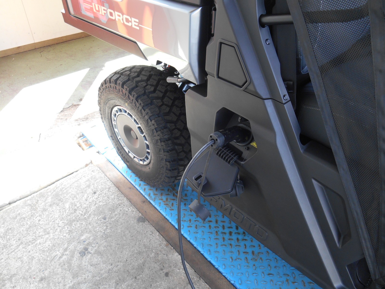 CF MOTO Elektro, 4x4,-image-12