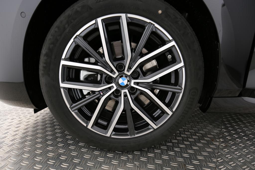 BMW 223i xDrive Active Tourer-showroom-element-2