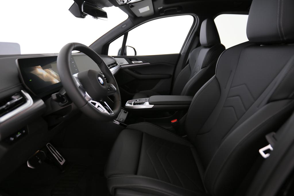 BMW 223i xDrive Active Tourer-showroom-element-1