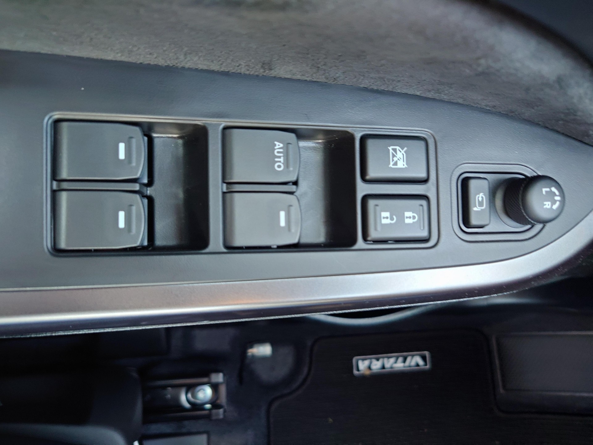 SUZUKI Vitara 1.4 T Compact Top Hybrid 4x4-image-11