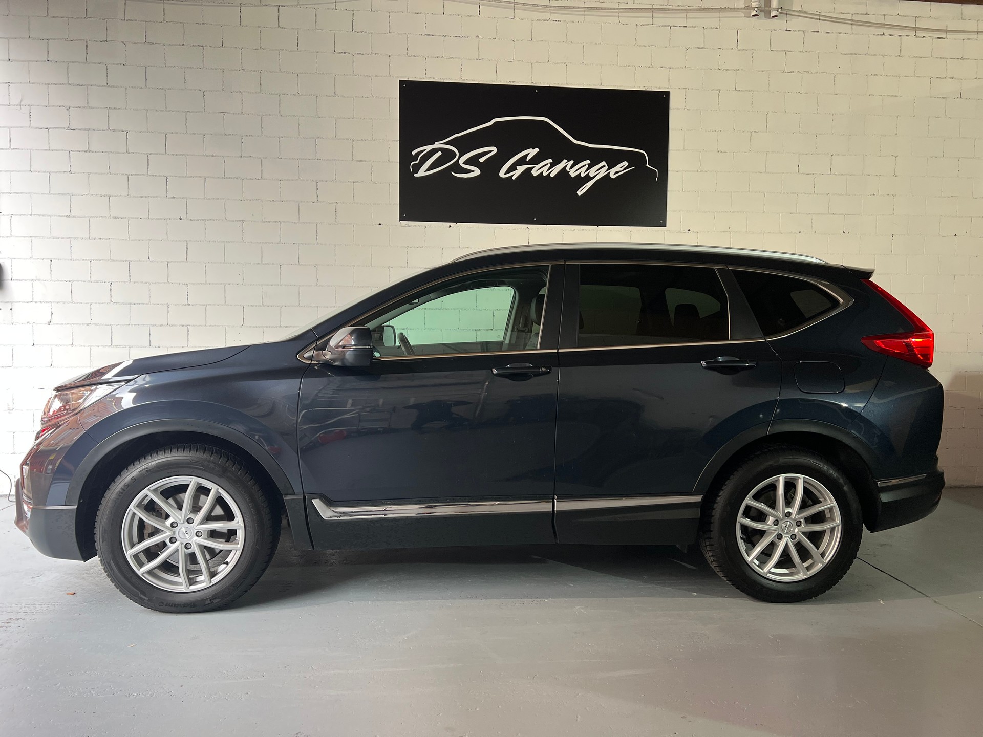 HONDA CR-V 2.0i MMD Hybrid Executive 4WD Automatic-image-2