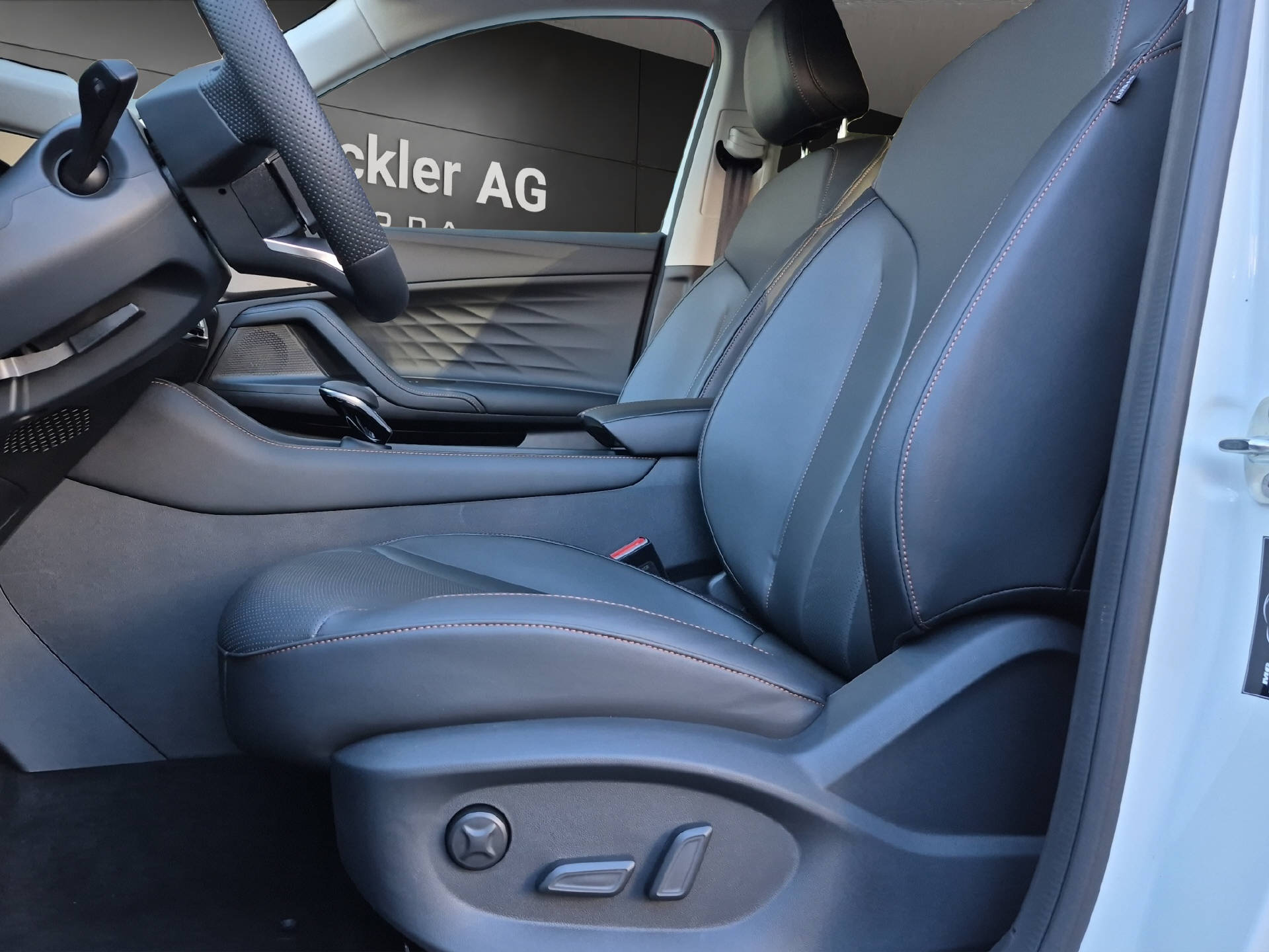 MG HS 1.5 Hybrid Luxury-image-9