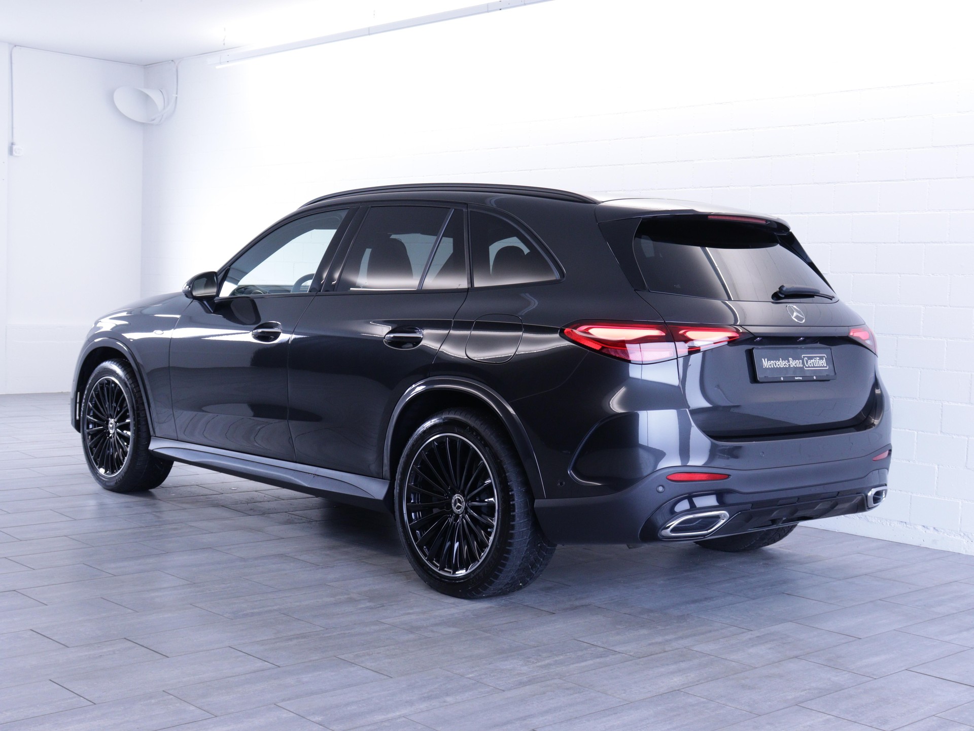MERCEDES-BENZ GLC 400 e EQ Star AMG Line 4matic-showroom-element-3