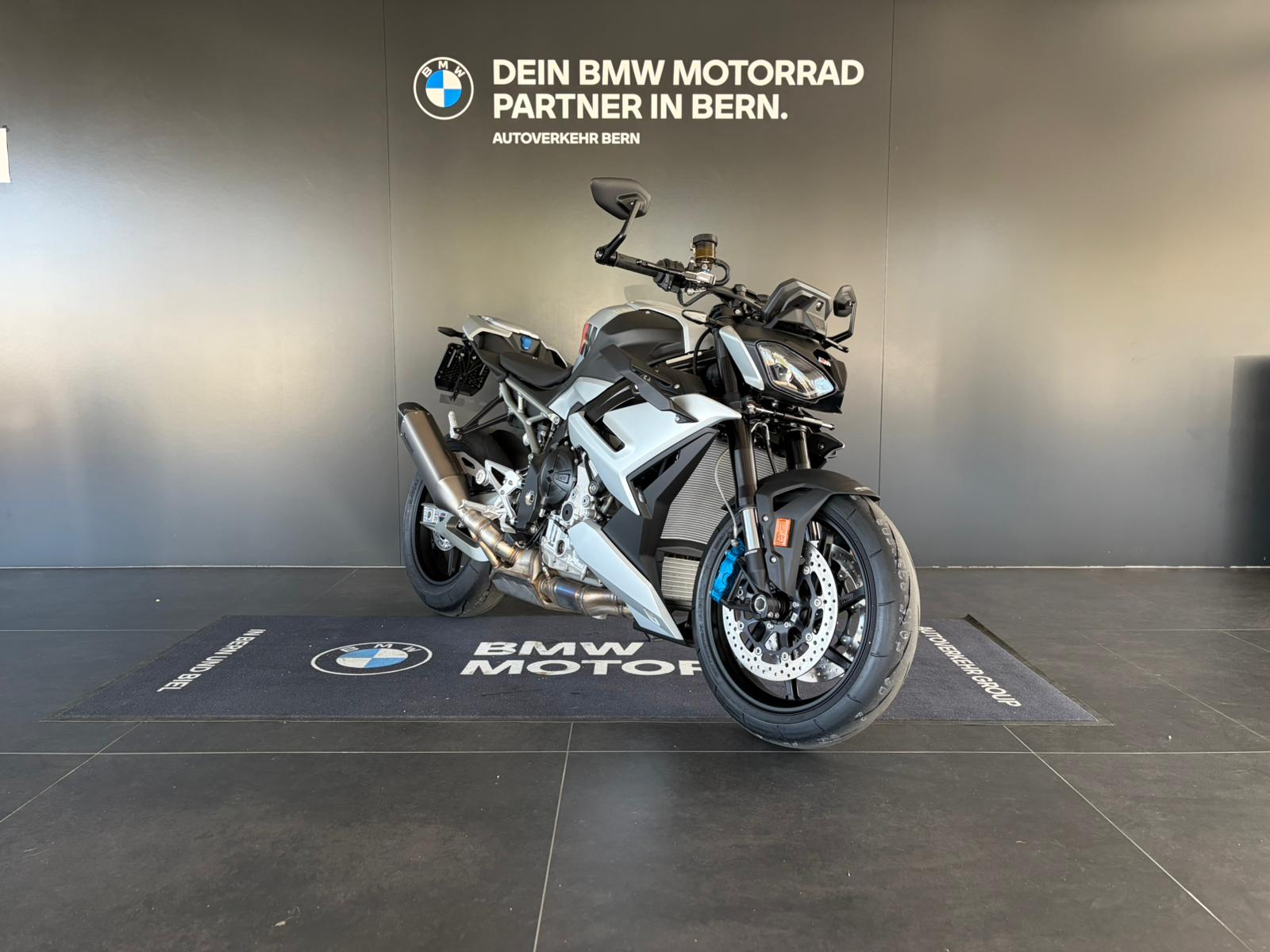 BMW M 1000 R-image-1
