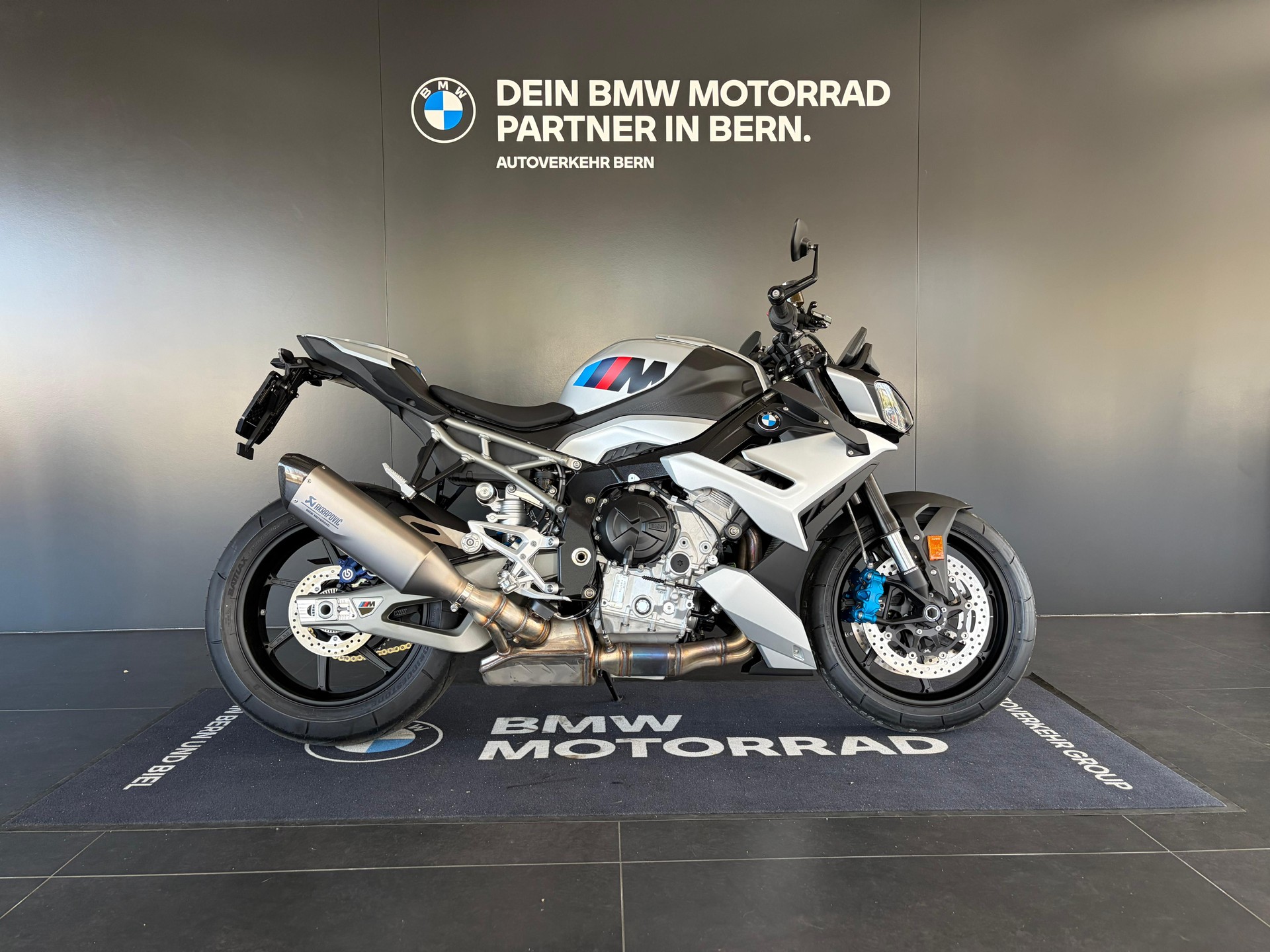 BMW M 1000 R-image-0