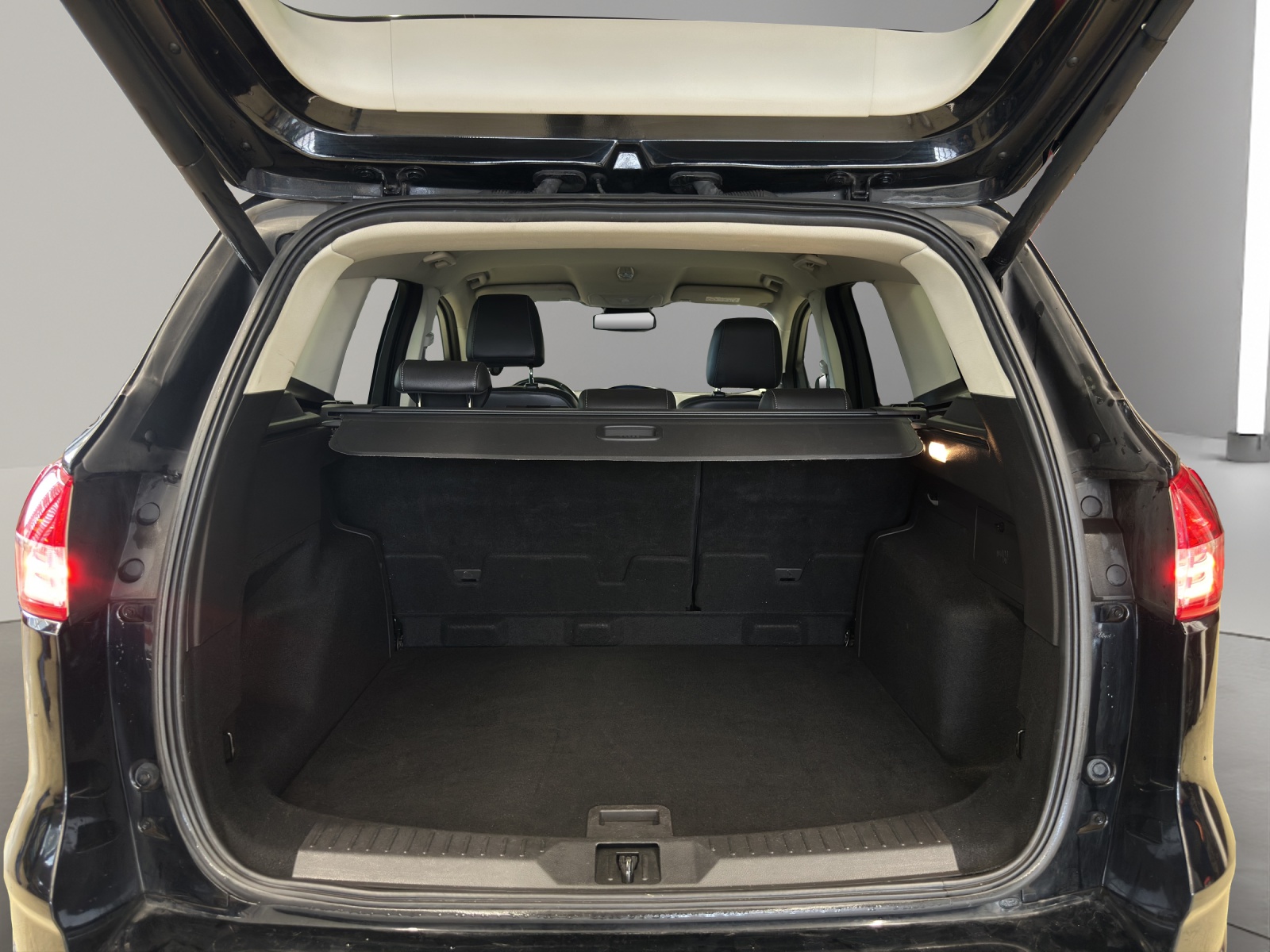 FORD Kuga 2.0 TDCi Titanium 4WD PowerShift-image-14