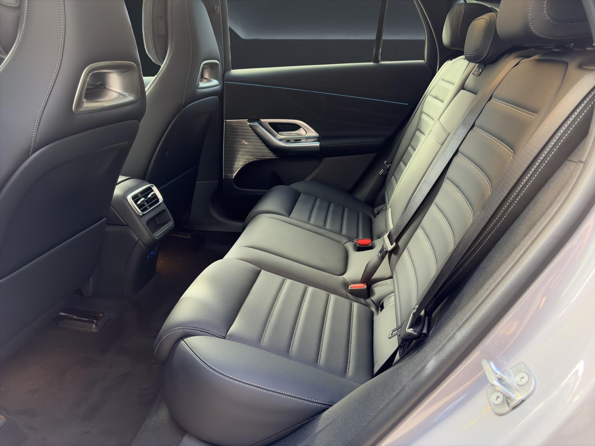 MERCEDES-BENZ GLC 400 4matic EQ-image-8
