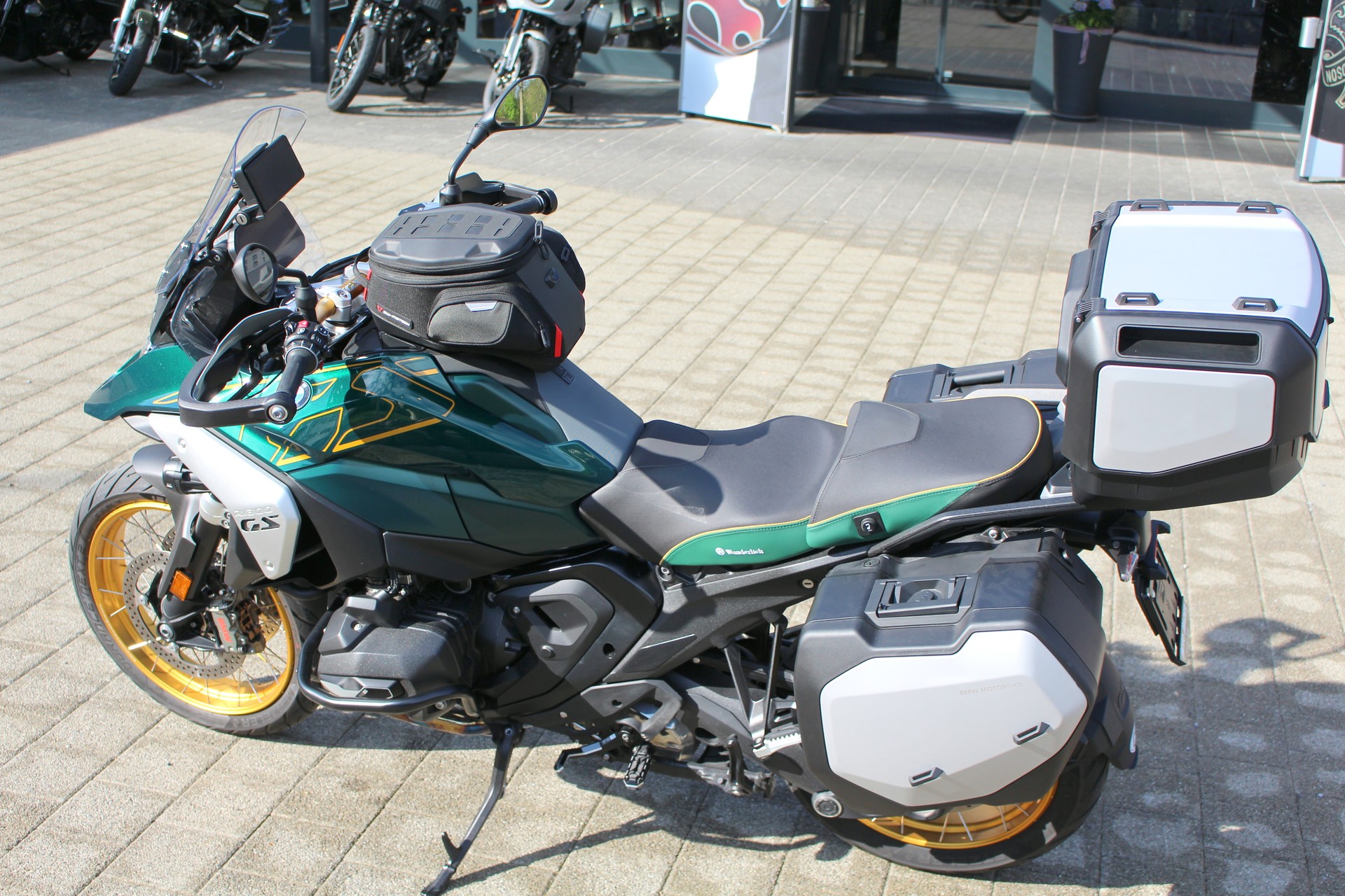 BMW R 1300 GS-image-3