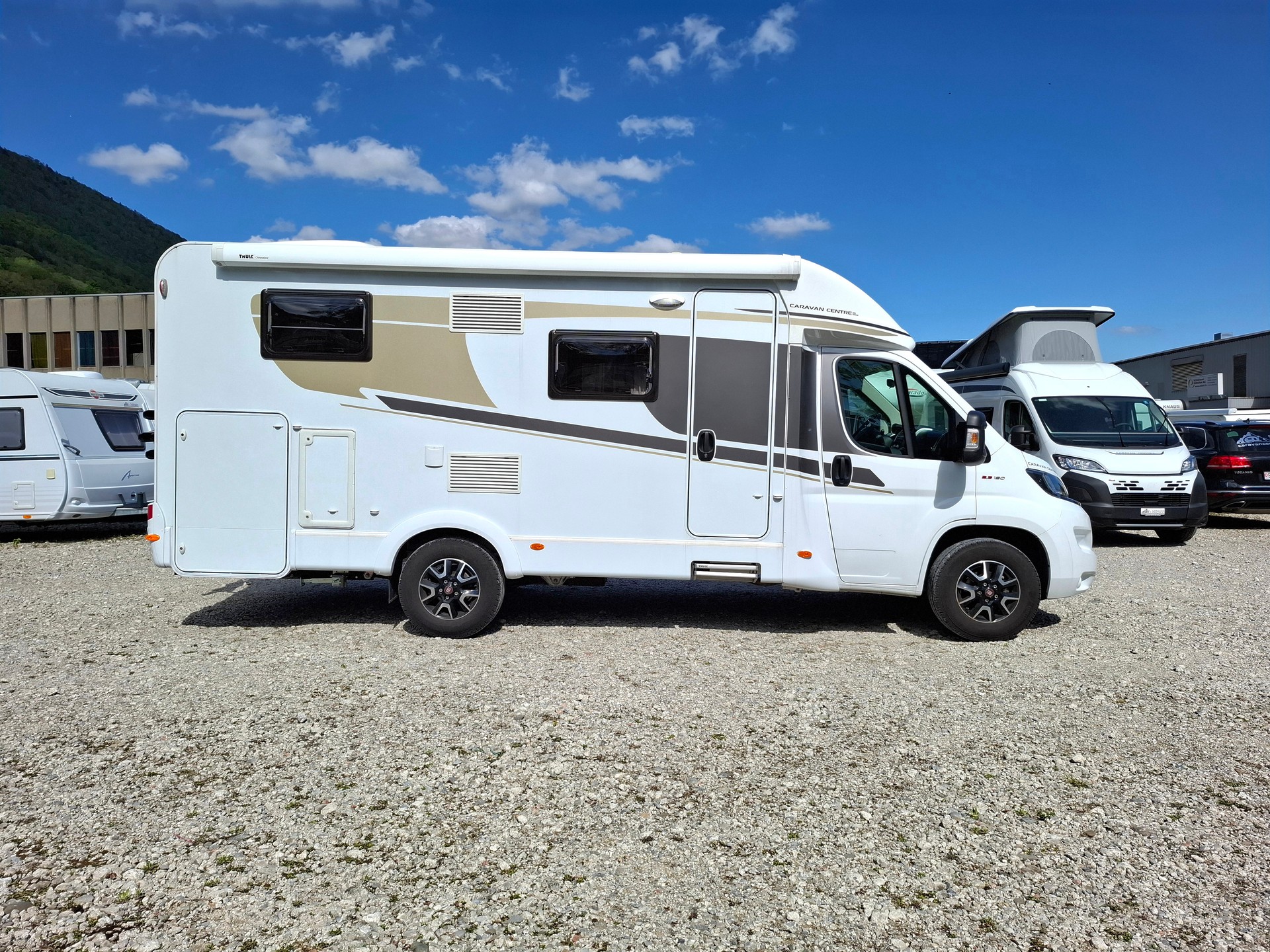 CARADO T337 - AUTOMAT! Einzelbett, Solar, Lithium, Inverter, Dachklima-image-2