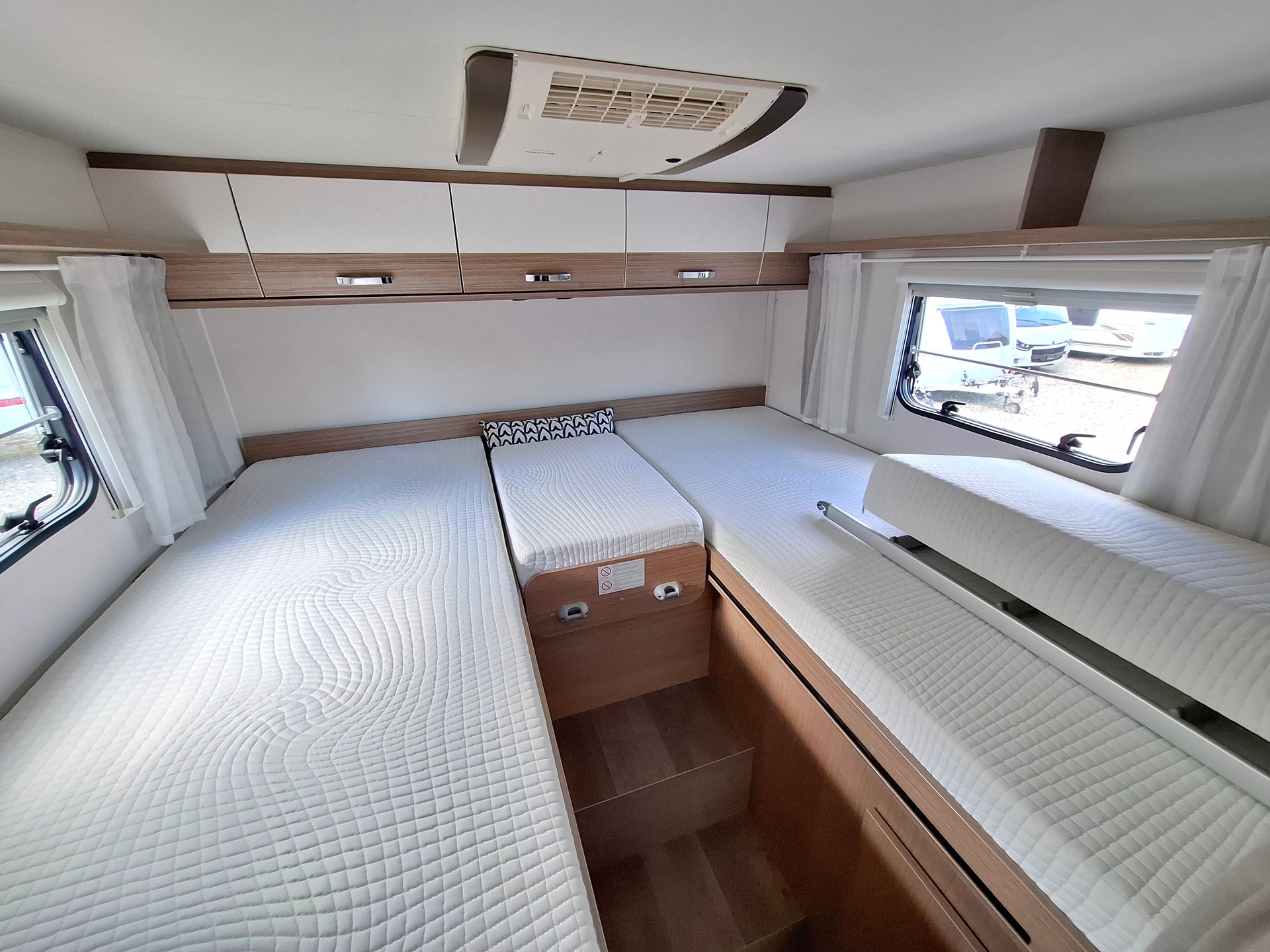 CARADO T337 - AUTOMAT! Einzelbett, Solar, Lithium, Inverter, Dachklima-image-10