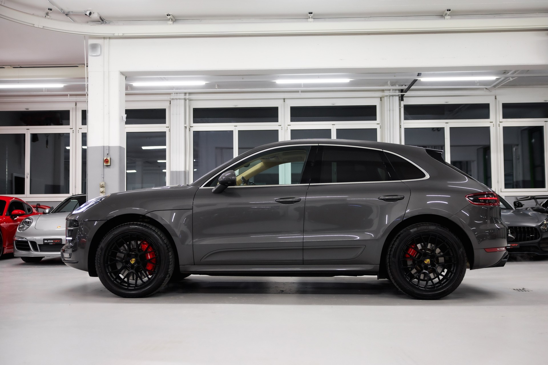 PORSCHE Macan Turbo Performance PDK *approved bis April 2027*-image-4
