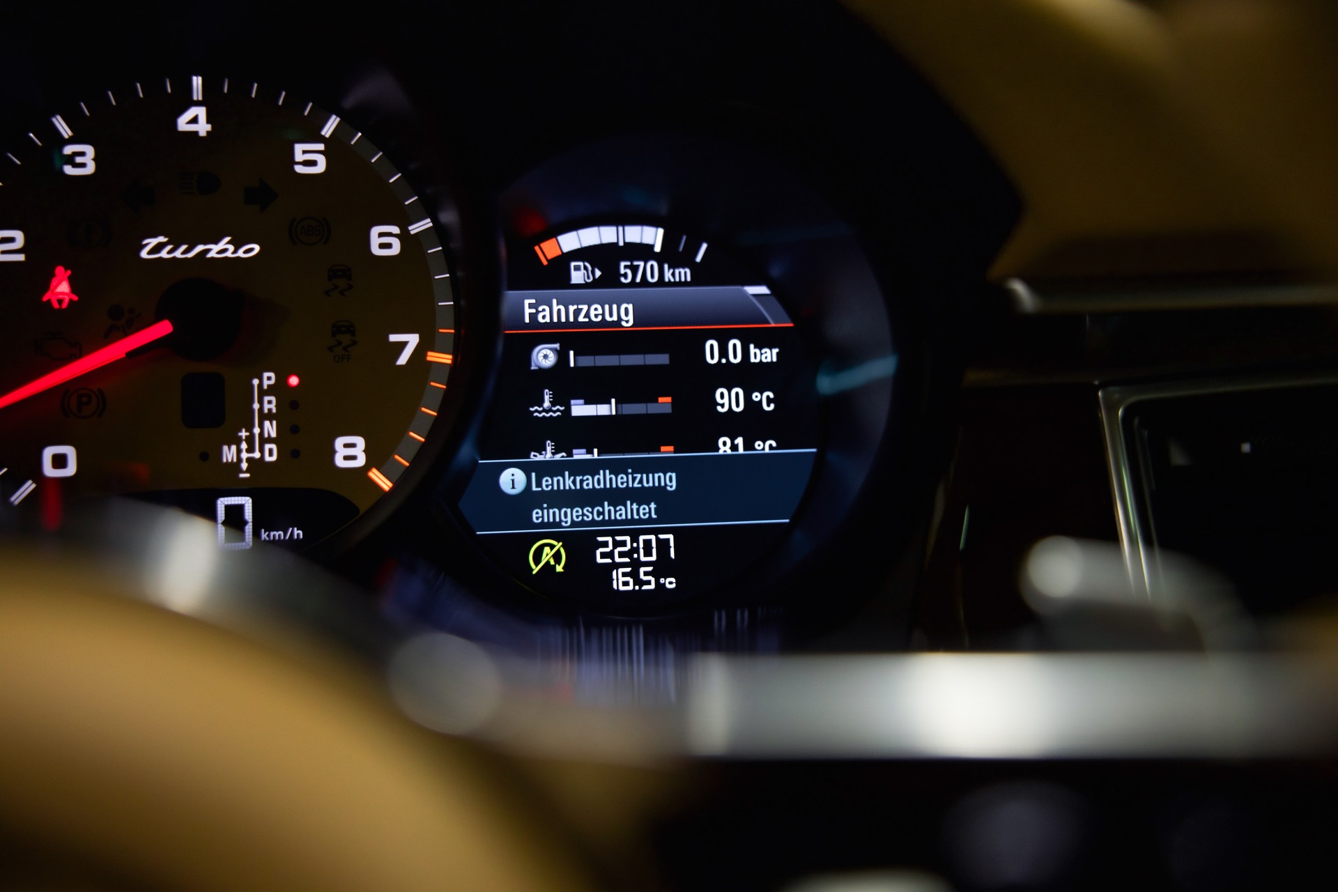 PORSCHE Macan Turbo Performance PDK *approved bis April 2027*-image-22