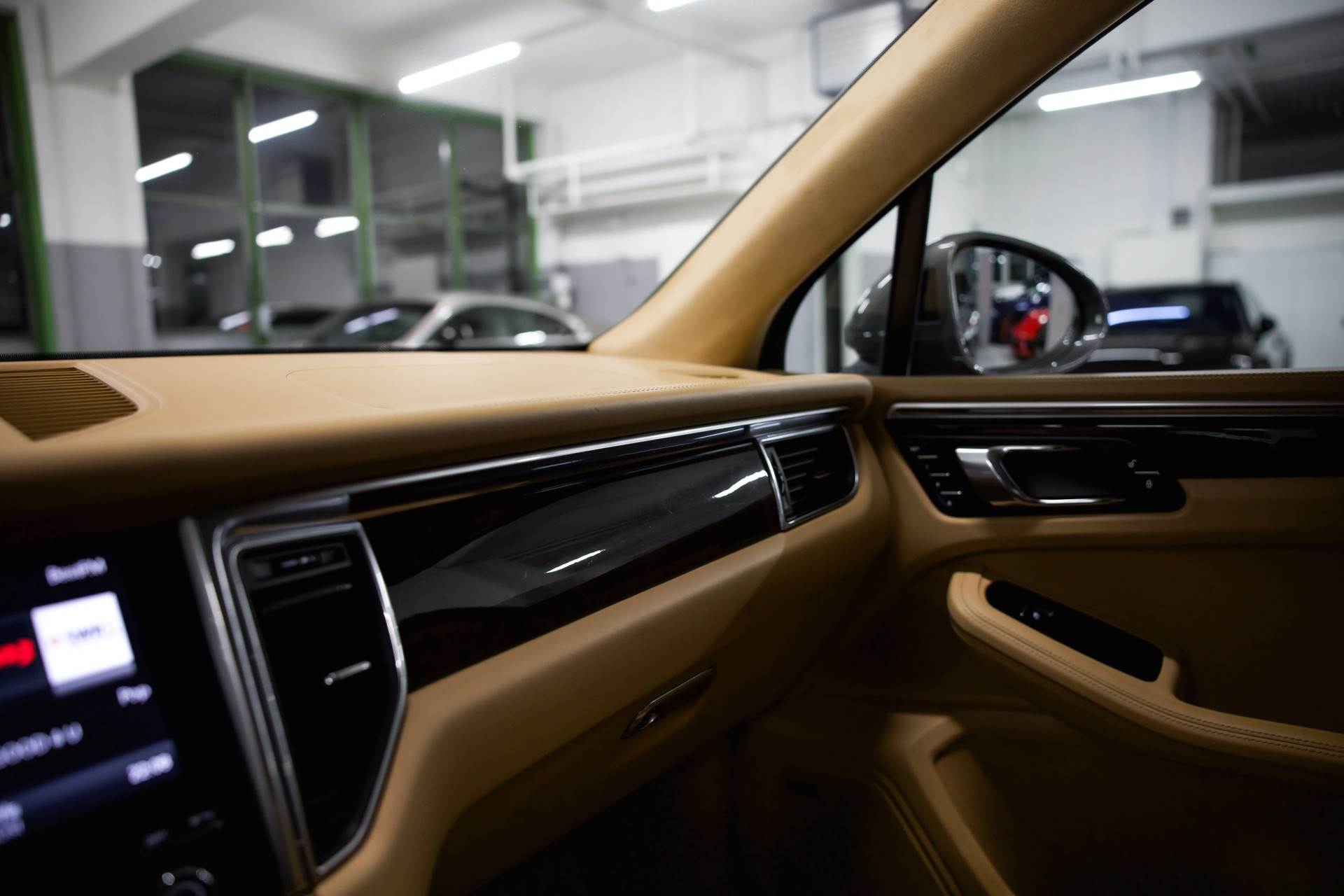 PORSCHE Macan Turbo Performance PDK *approved bis April 2027*-image-25