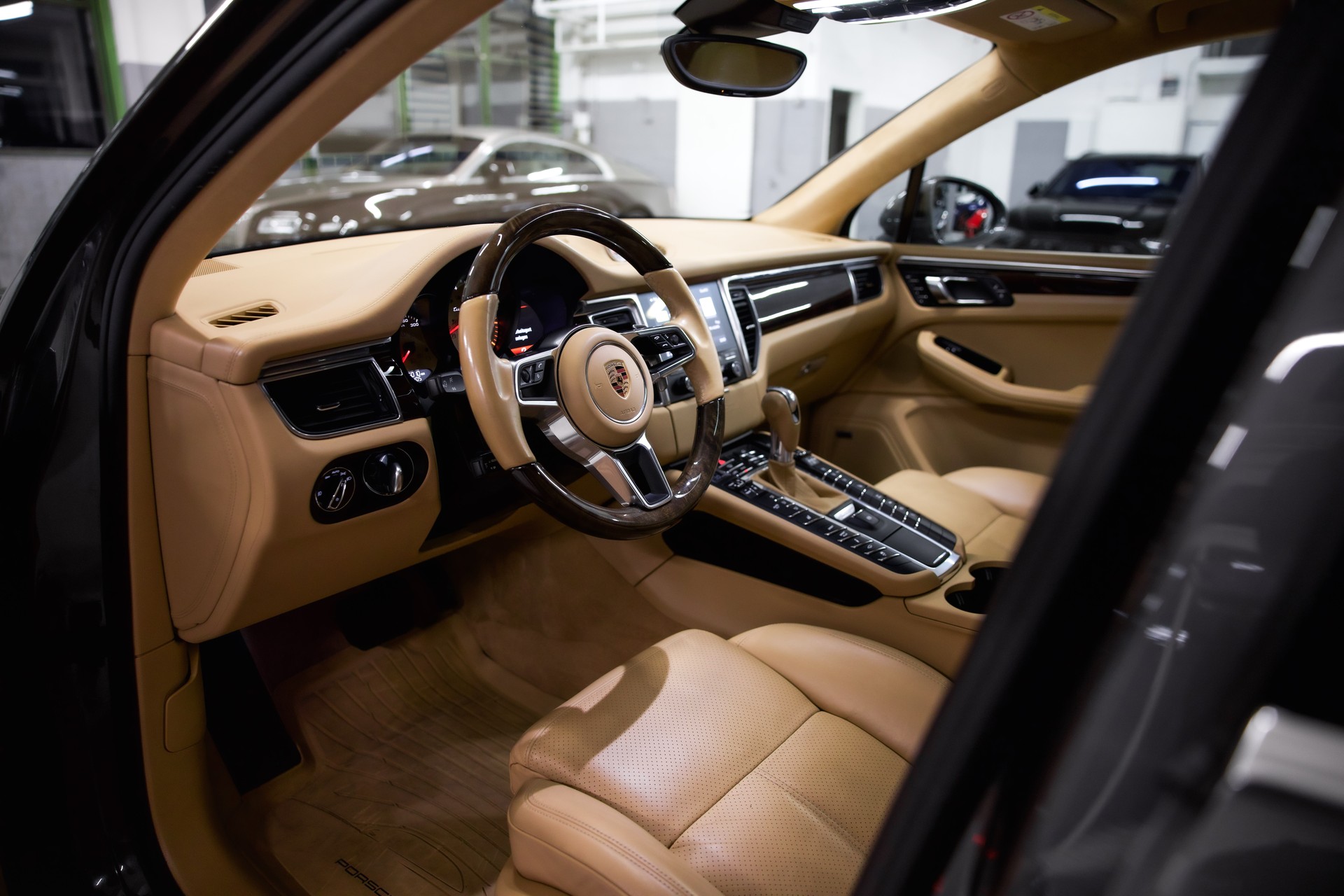 PORSCHE Macan Turbo Performance PDK *approved bis April 2027*-image-14