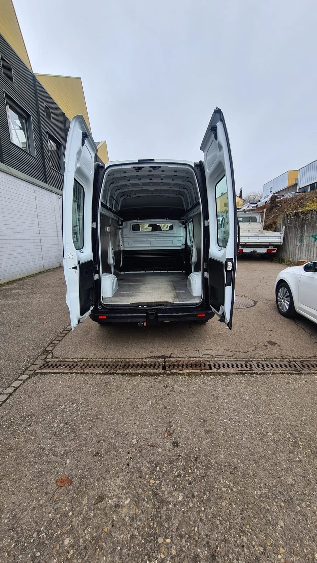 RENAULT Trafic 2.0 Blue dCi 150 Advance L2H2 EN ** 3-Plätzer ** Anh-Kupplung ** Parkhilfe v+h ** Gr-Navi ** RF-Kamera ** Modell 2023 **-image-7