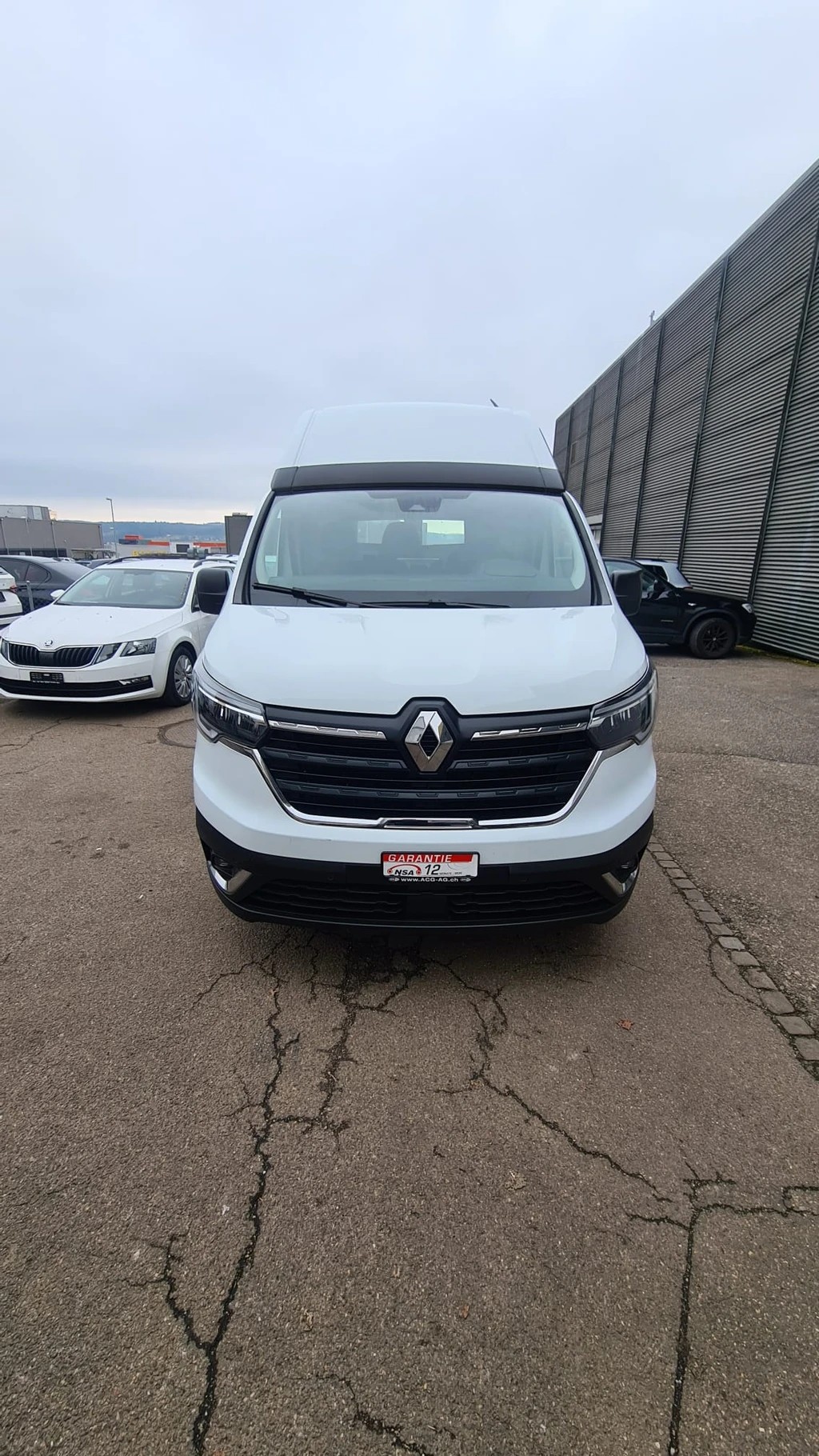 RENAULT Trafic 2.0 Blue dCi 150 Advance L2H2 EN ** 3-Plätzer ** Anh-Kupplung ** Parkhilfe v+h ** Gr-Navi ** RF-Kamera ** Modell 2023 **-showroom-element-1