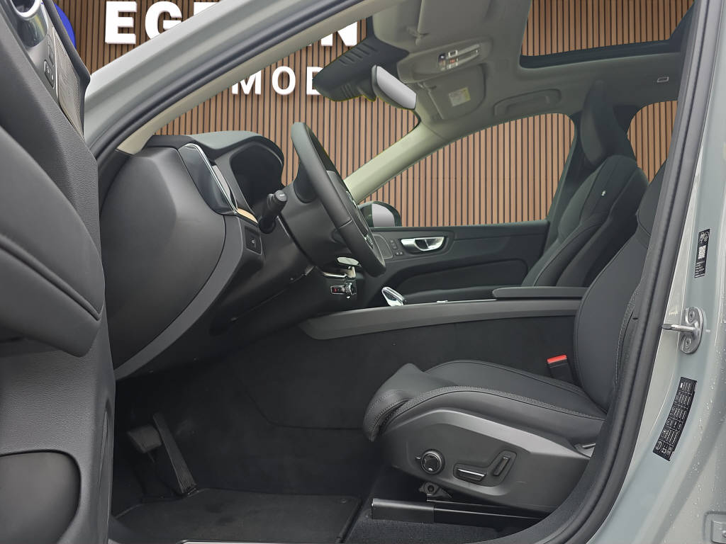 VOLVO XC60 2.0 B5 MH Plus Dark AWD-image-10