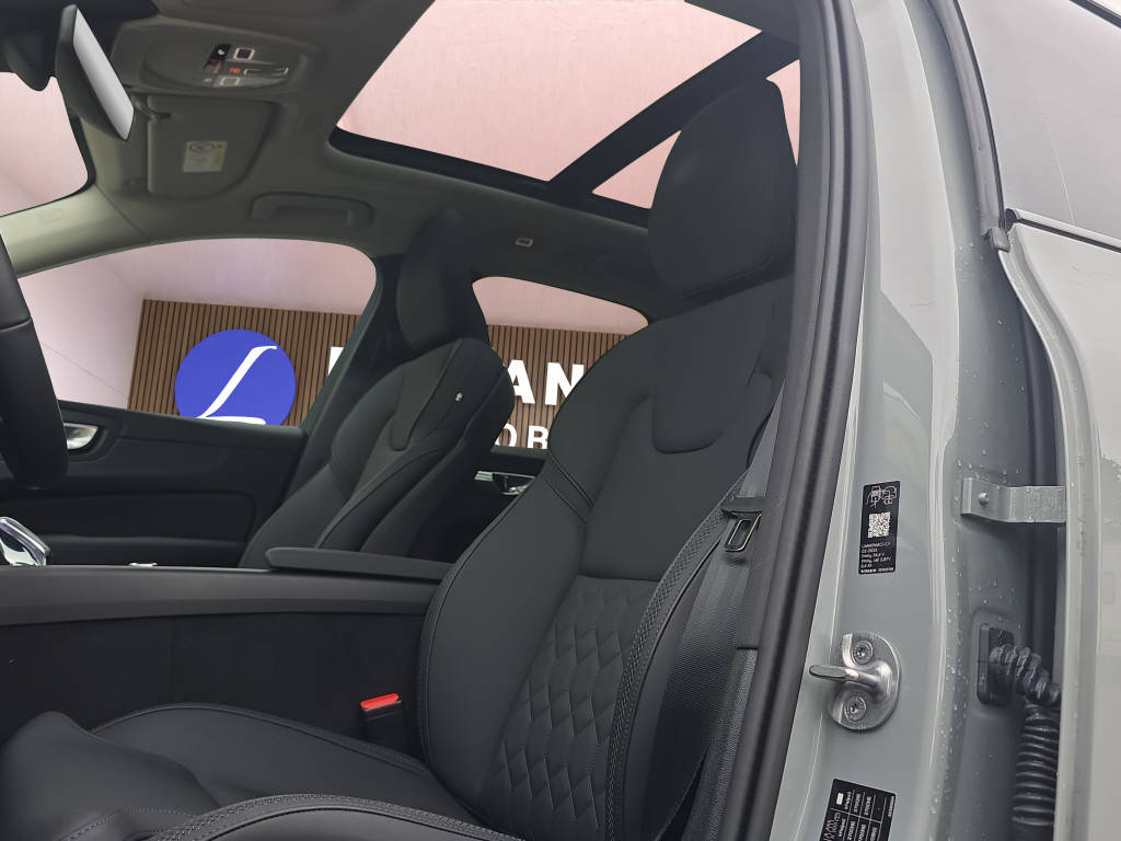 VOLVO XC60 2.0 B5 MH Plus Dark AWD-image-11