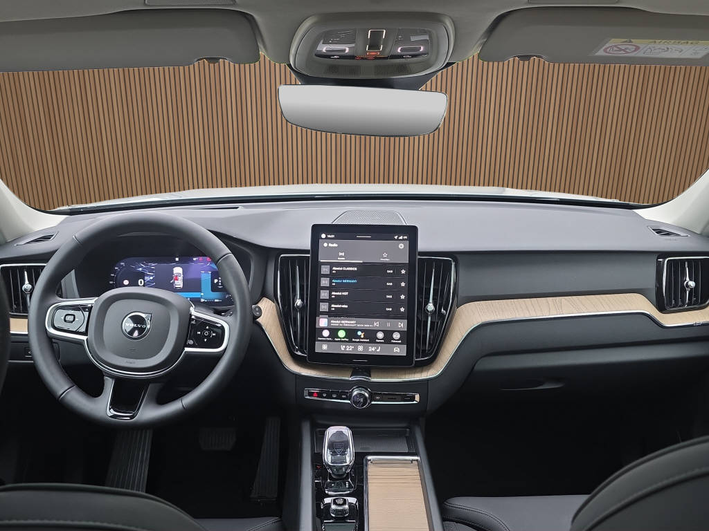 VOLVO XC60 2.0 B5 MH Plus Dark AWD-image-16