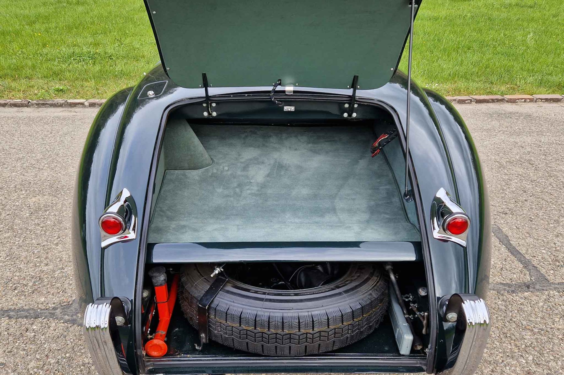 JAGUAR XK 120 OTS-image-11