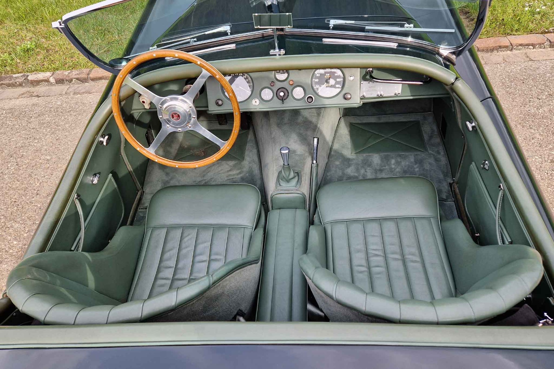 JAGUAR XK 120 OTS-image-13