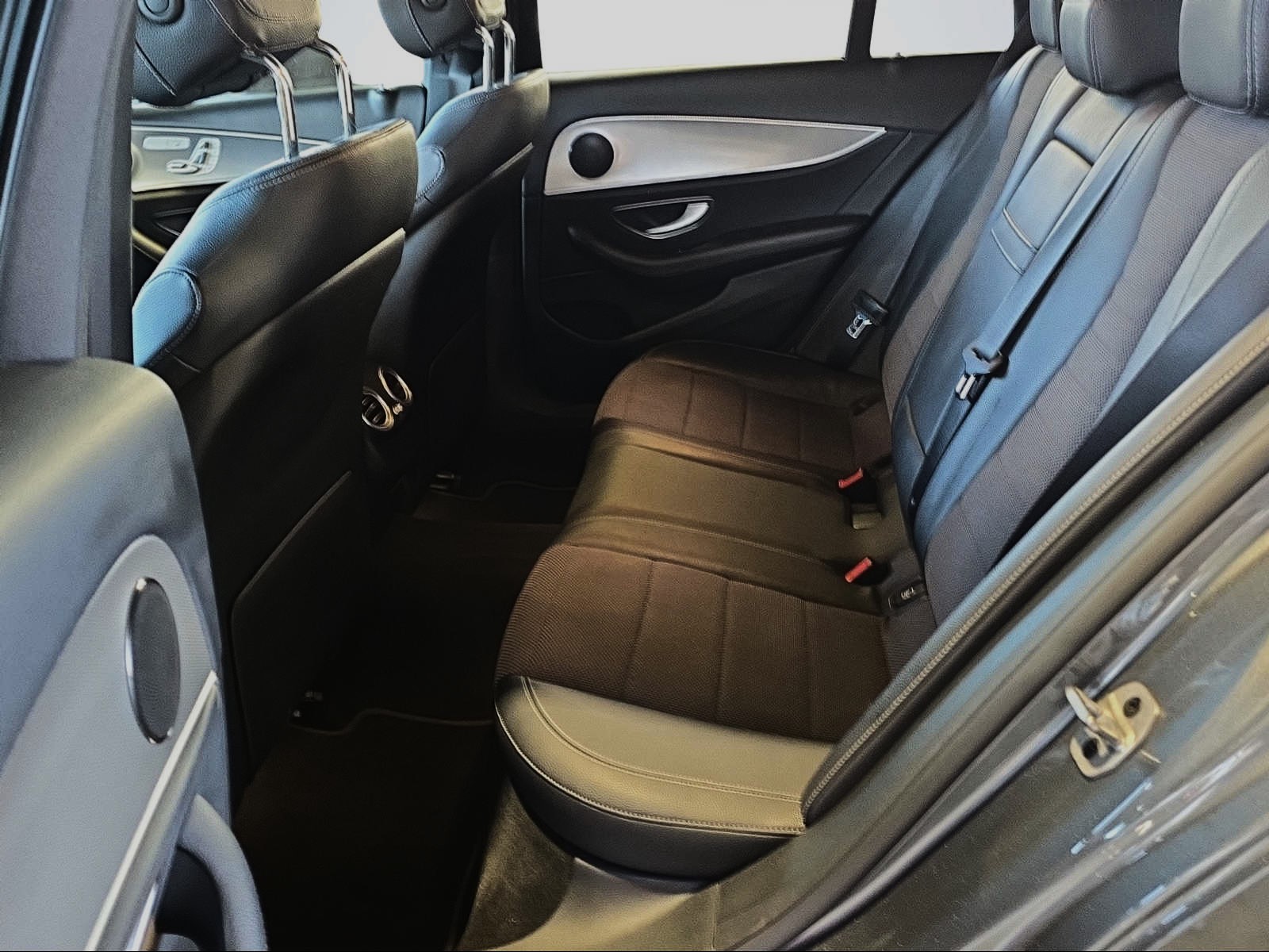 MERCEDES-BENZ E 200 d Avantgarde 9G-Tronic-image-10