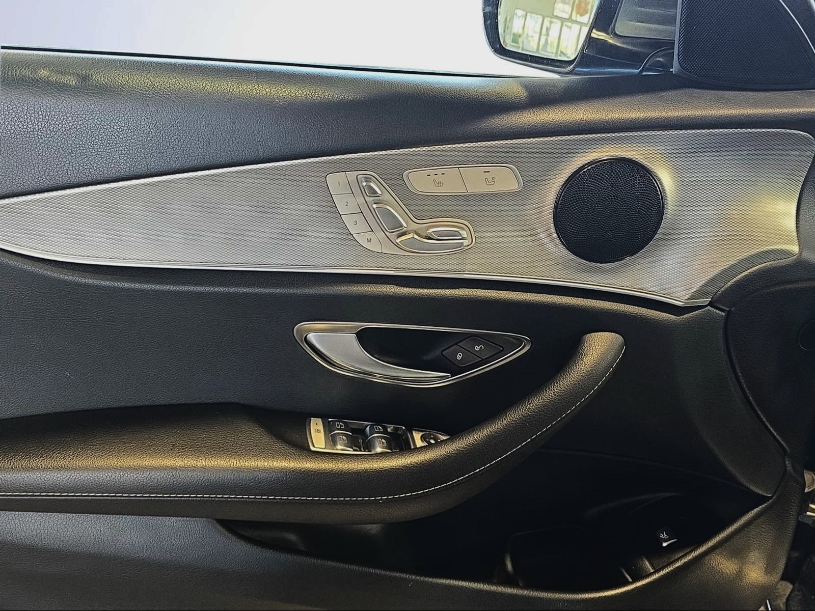 MERCEDES-BENZ E 200 d Avantgarde 9G-Tronic-image-12