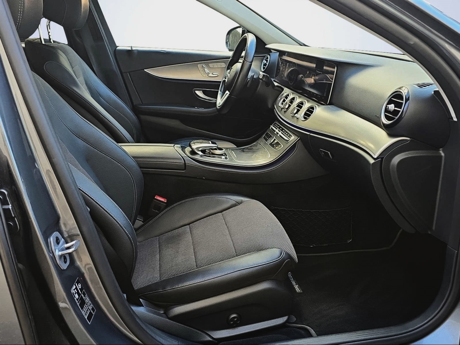 MERCEDES-BENZ E 200 d Avantgarde 9G-Tronic-image-8