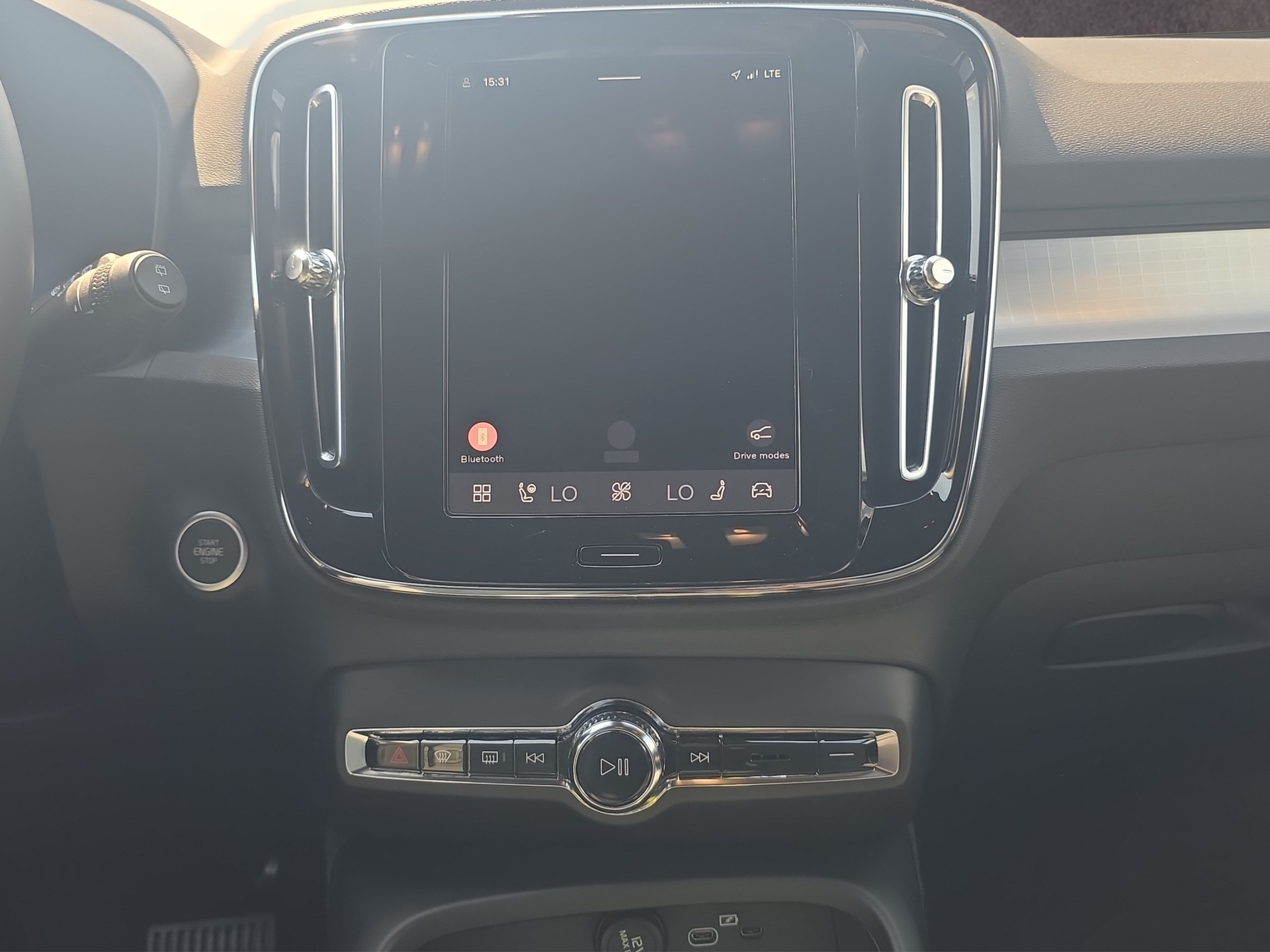 VOLVO XC40 2.0 B3 MH Core-image-17