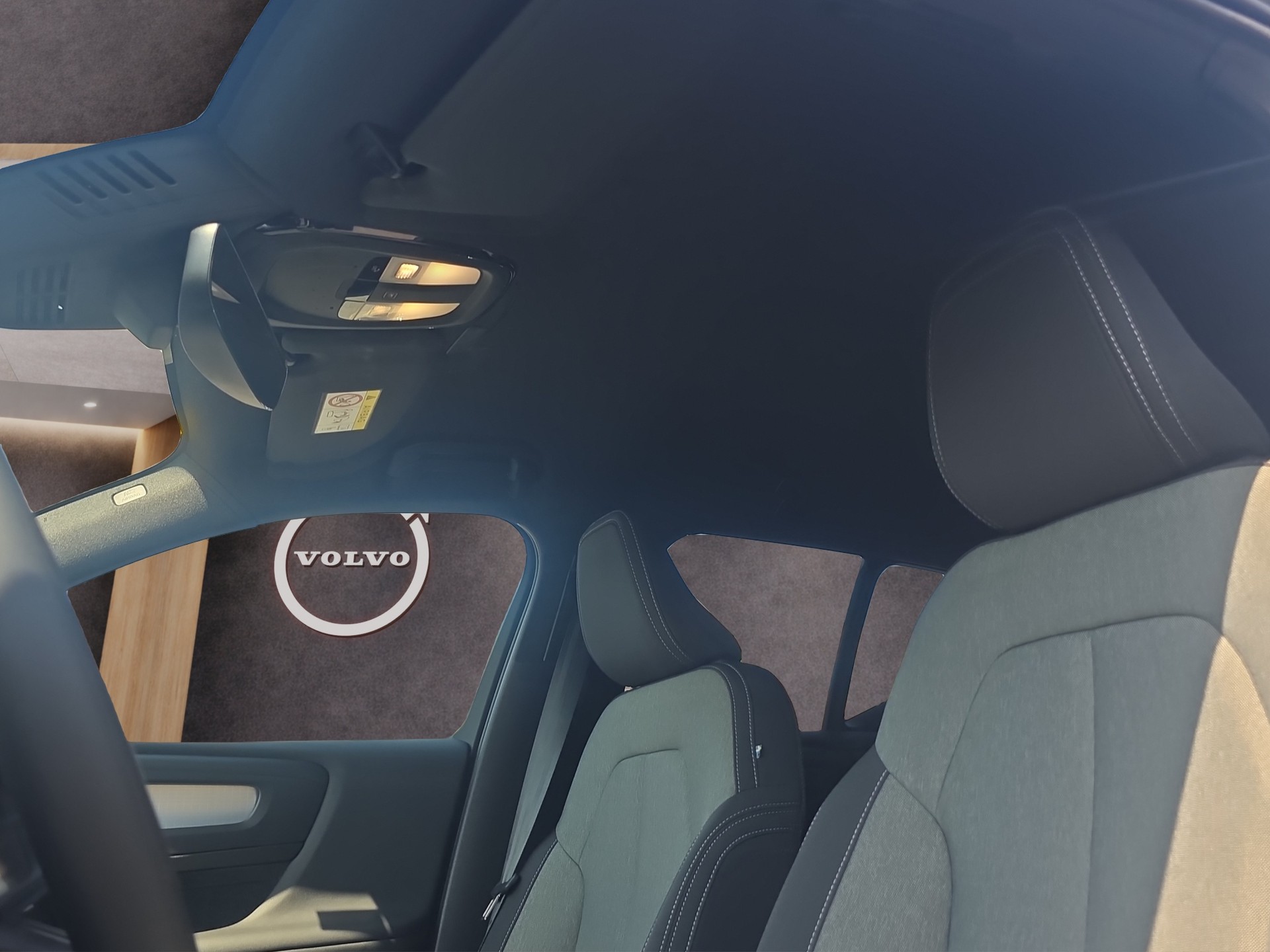 VOLVO XC40 2.0 B3 MH Core-image-11