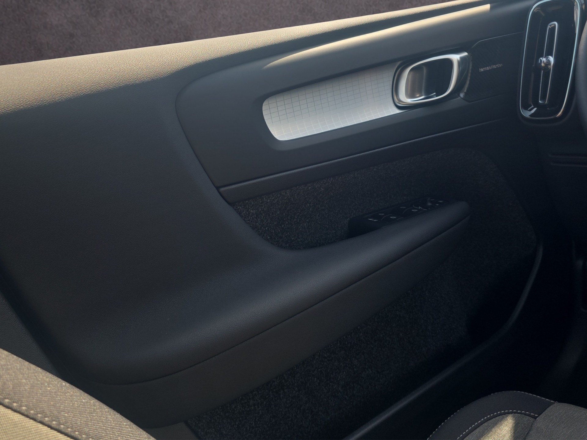 VOLVO XC40 2.0 B3 MH Core-image-18