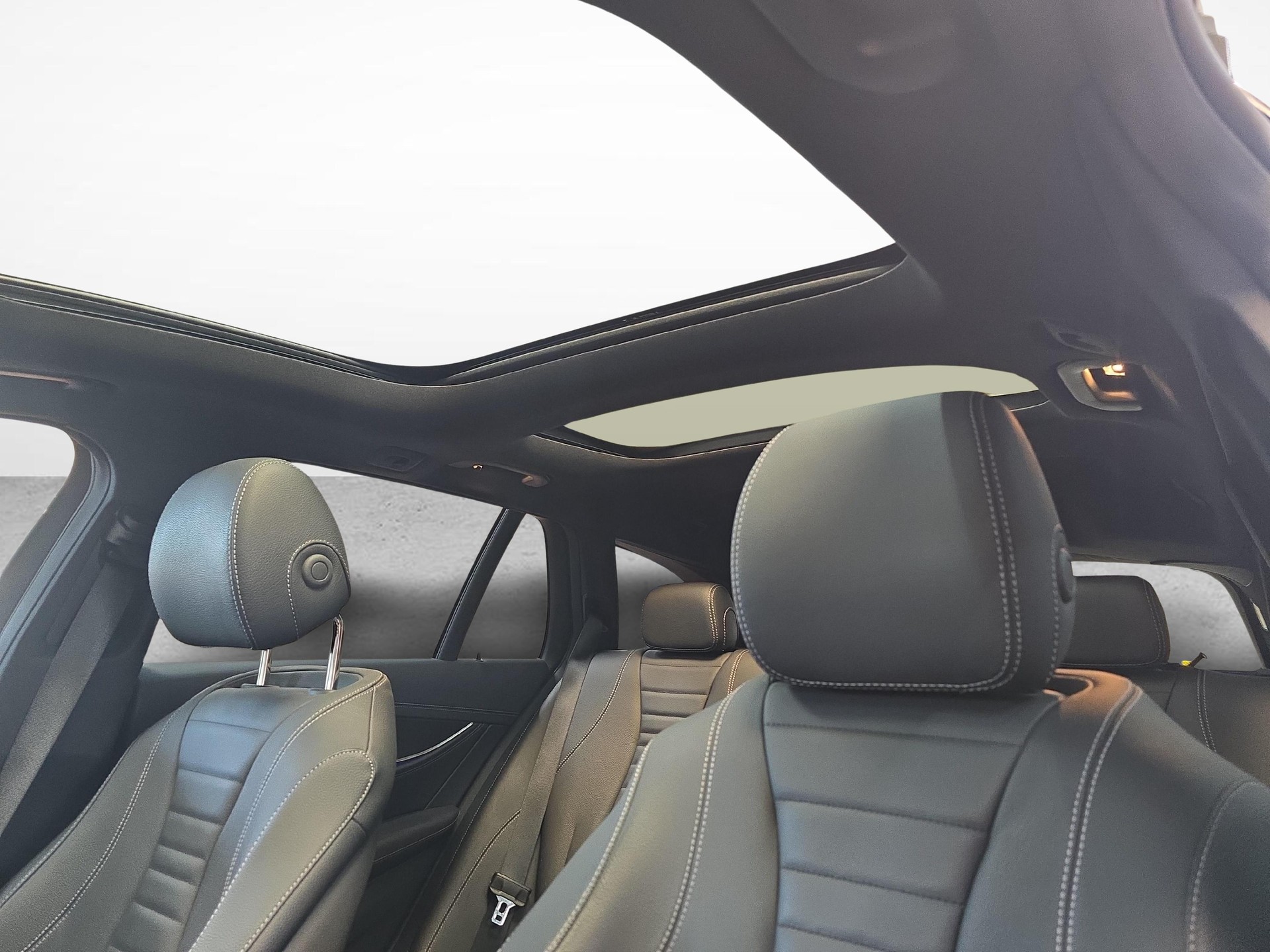 MERCEDES-BENZ E 450 4MATIC T-Modell AMG Line-image-8