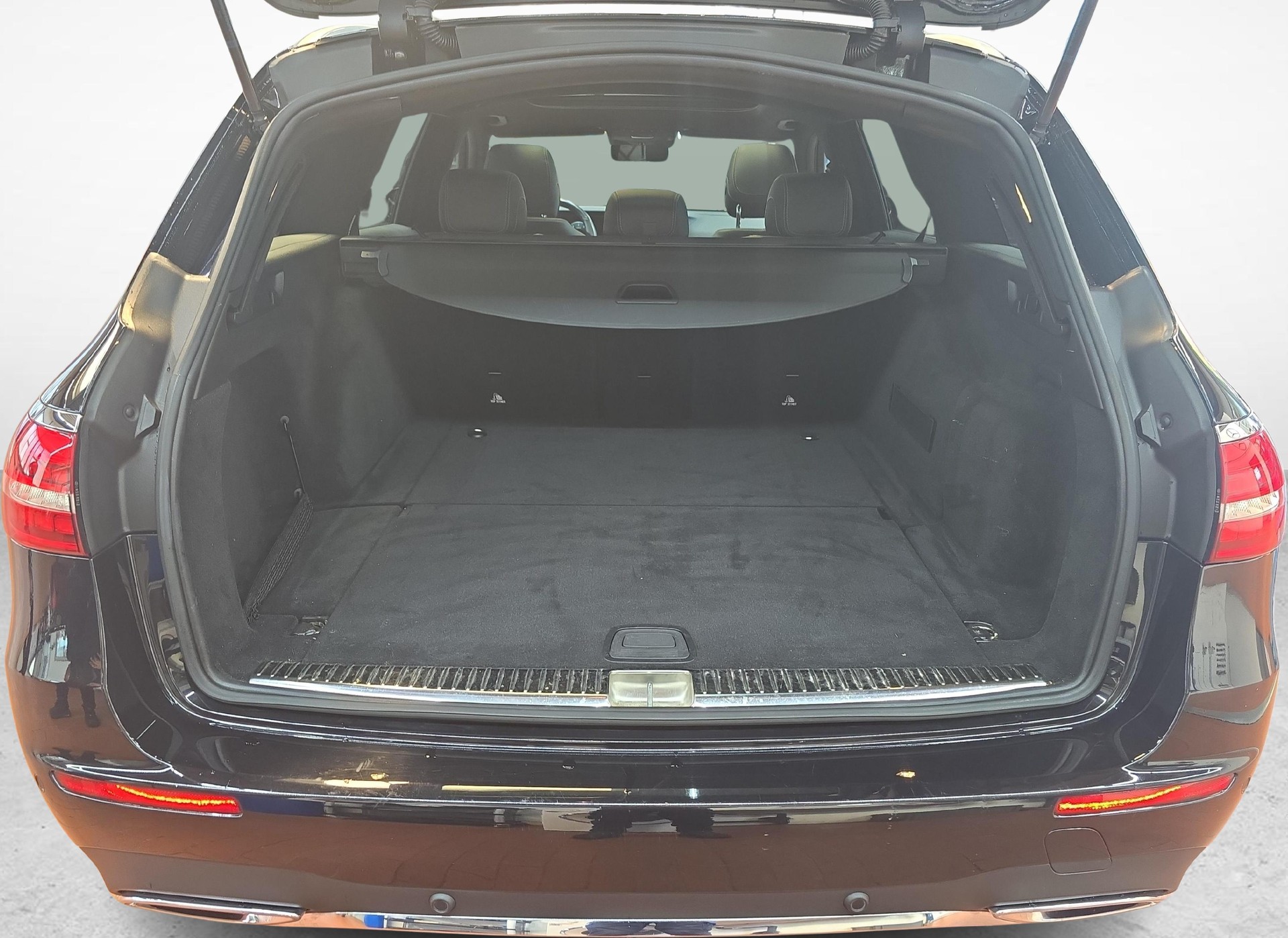 MERCEDES-BENZ E 450 4MATIC T-Modell AMG Line-image-10