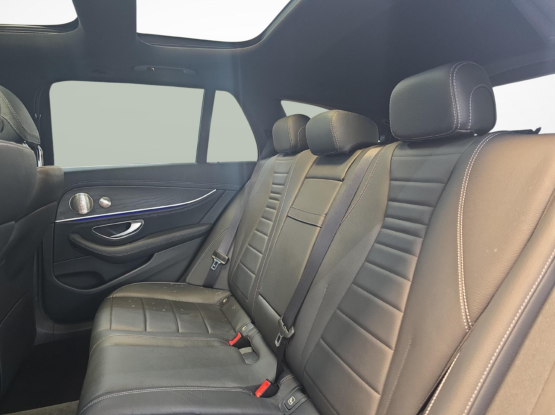 MERCEDES-BENZ E 450 4MATIC T-Modell AMG Line-image-9