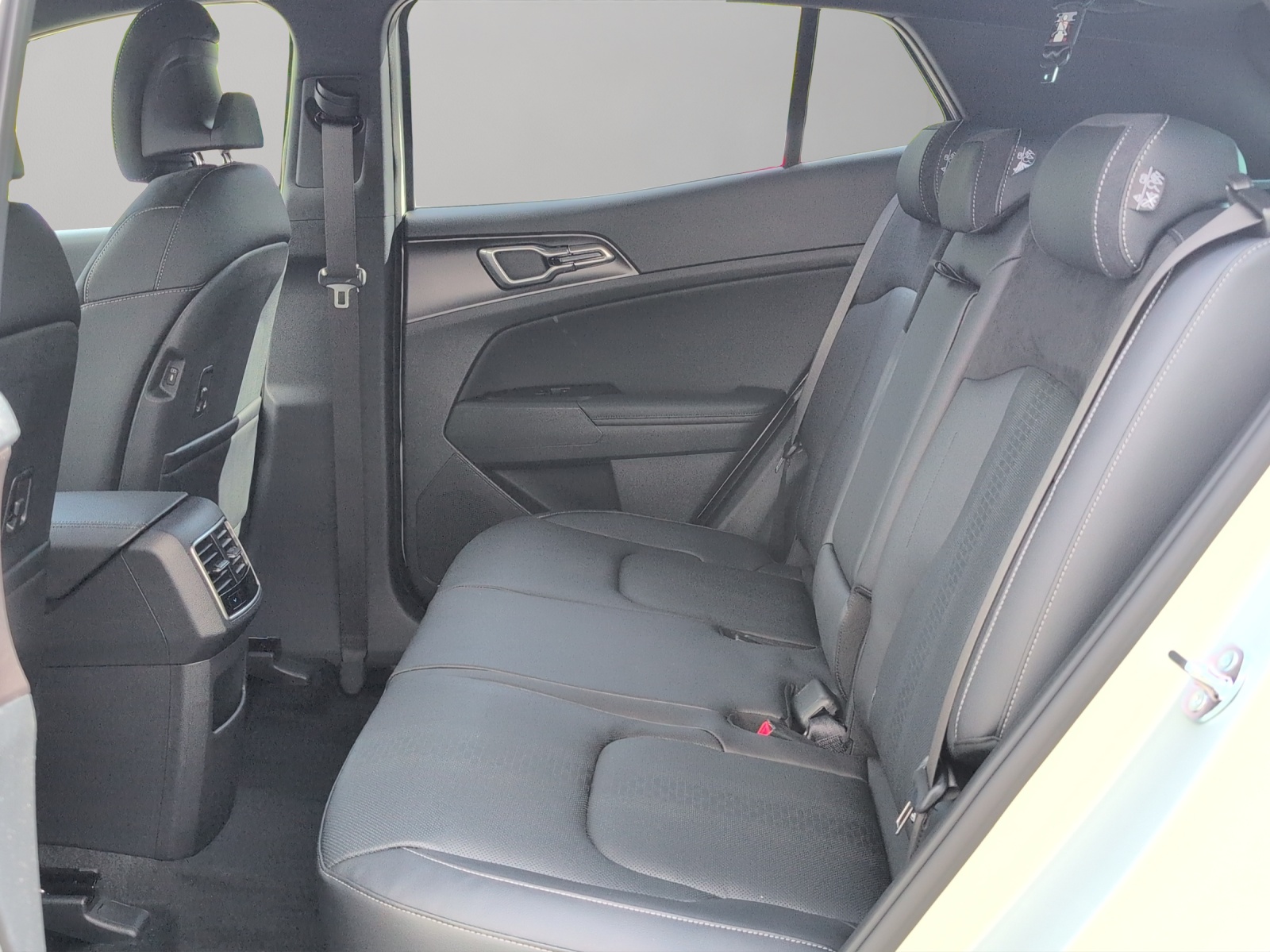 KIA Sportage 1.6T-GDi HEV Black Edition 4x4 Automat / **Sondermodell in Farbe Ivory Silver Matt**-image-11