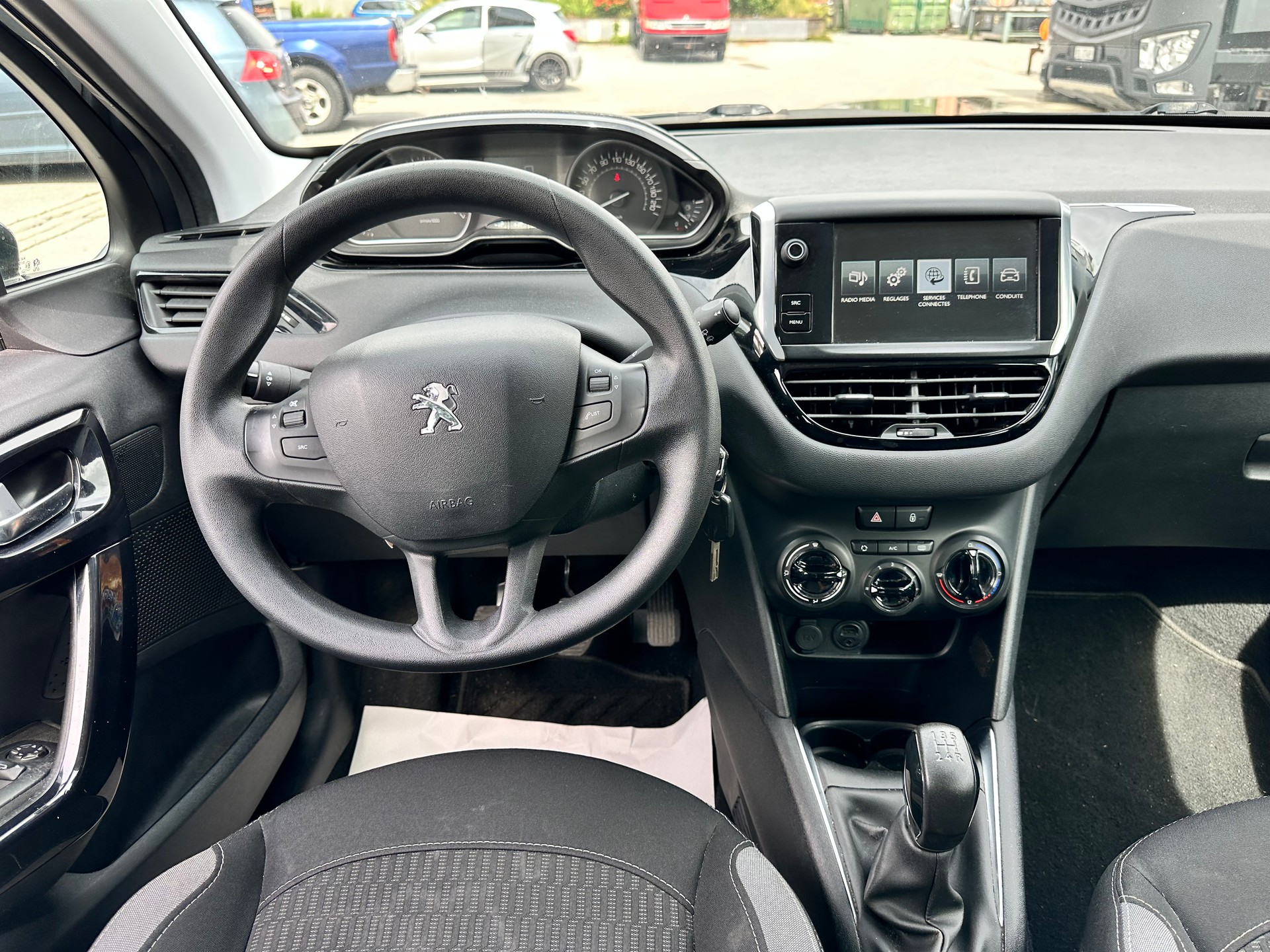 PEUGEOT 208 1.2 PureTech Active-image-12