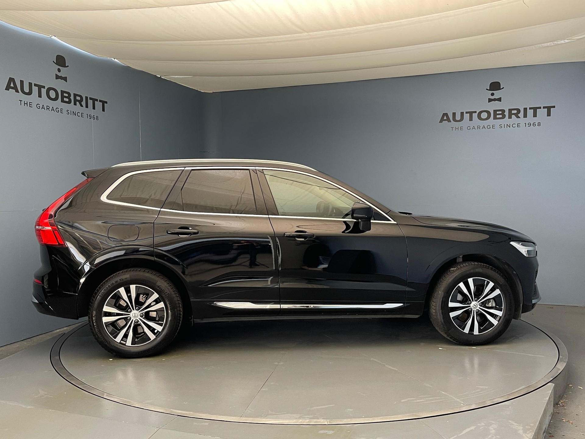 VOLVO XC60 2.0 T6 TE Core eAWD-showroom-element-1