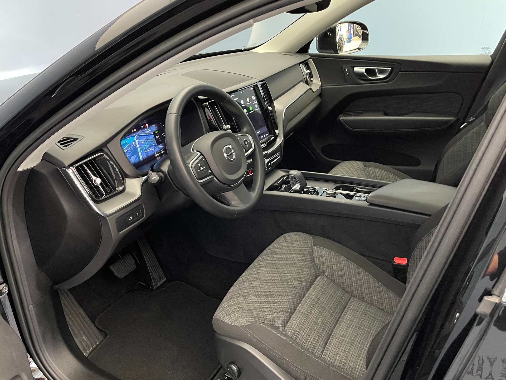 VOLVO XC60 2.0 T6 TE Core eAWD-image-13