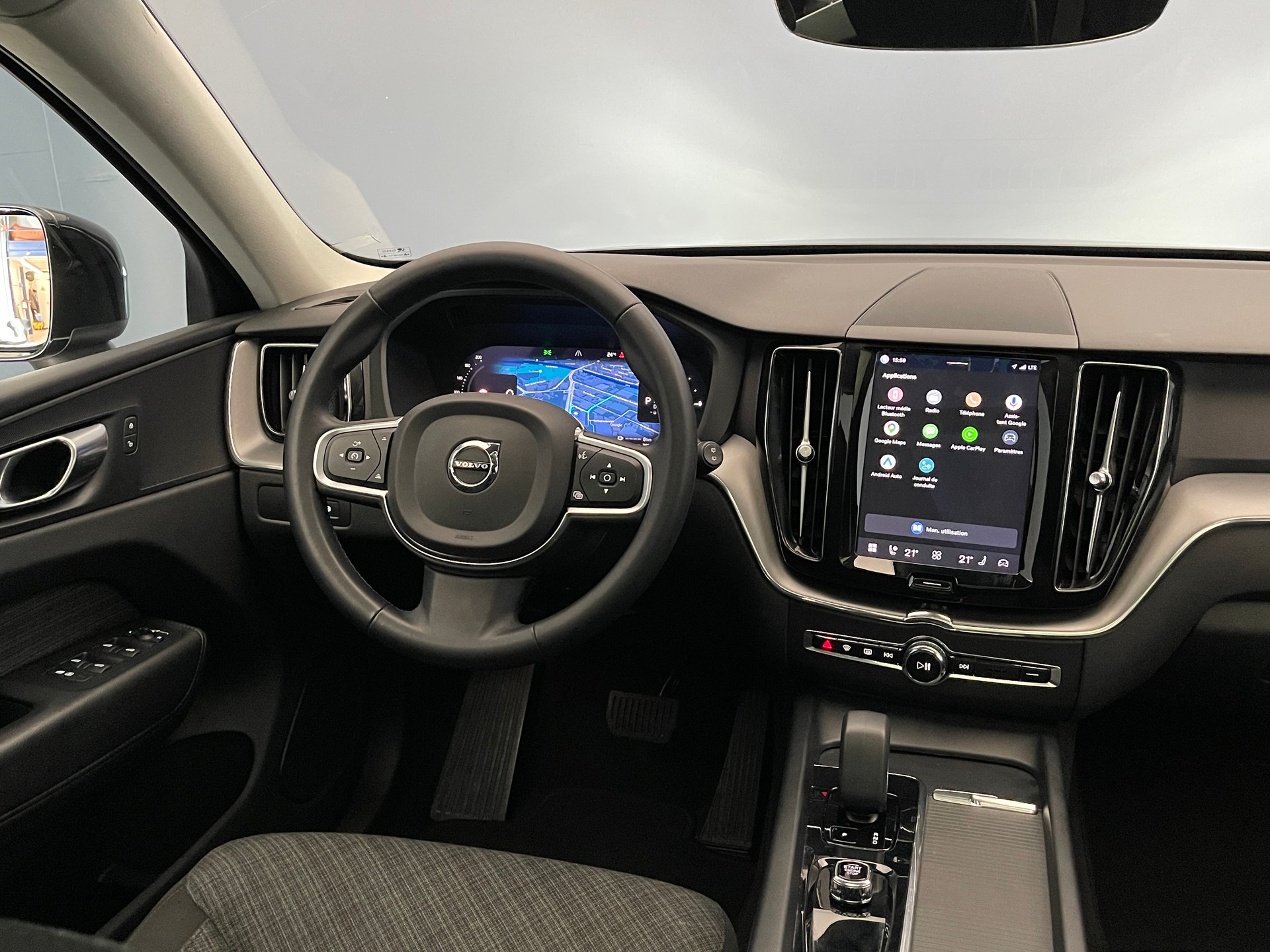 VOLVO XC60 2.0 T6 TE Core eAWD-image-11