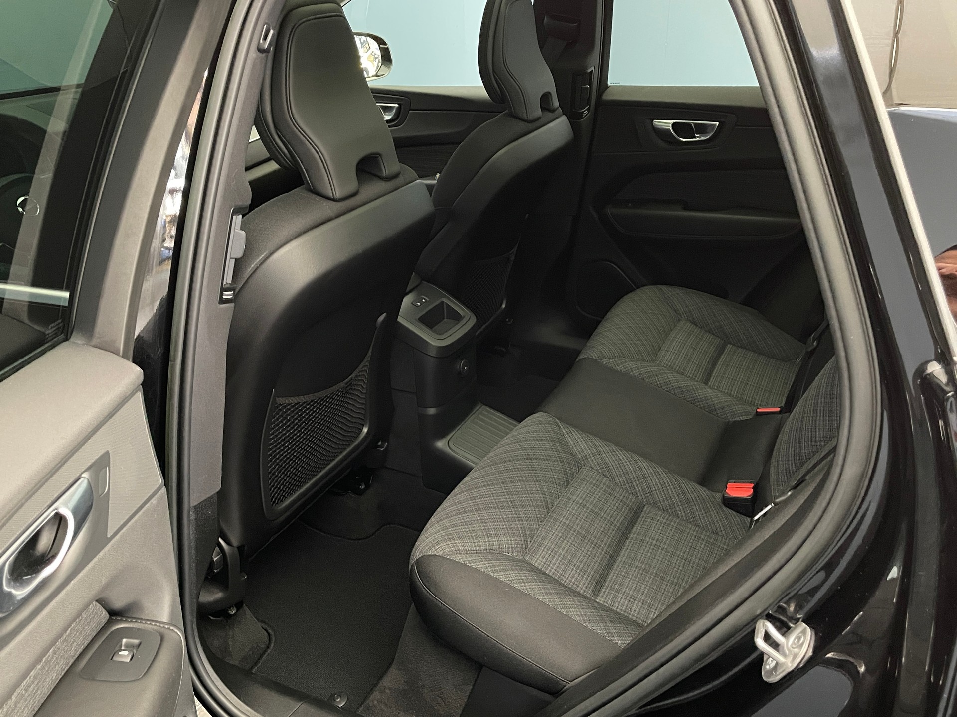 VOLVO XC60 2.0 T6 TE Core eAWD-image-9