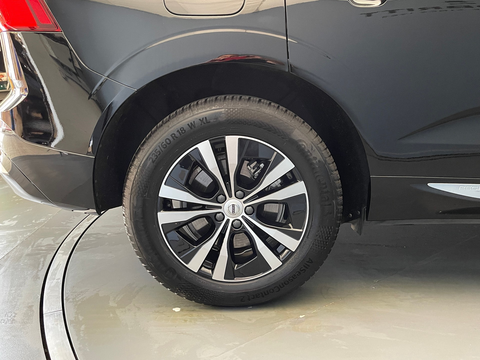 VOLVO XC60 2.0 T6 TE Core eAWD-showroom-element-3